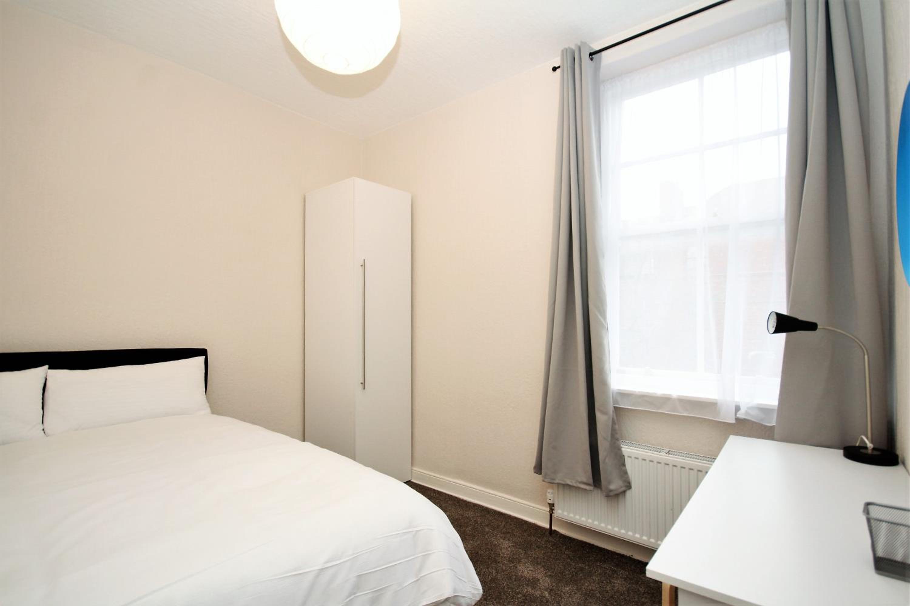 One-Bedroom Apartment photo 2