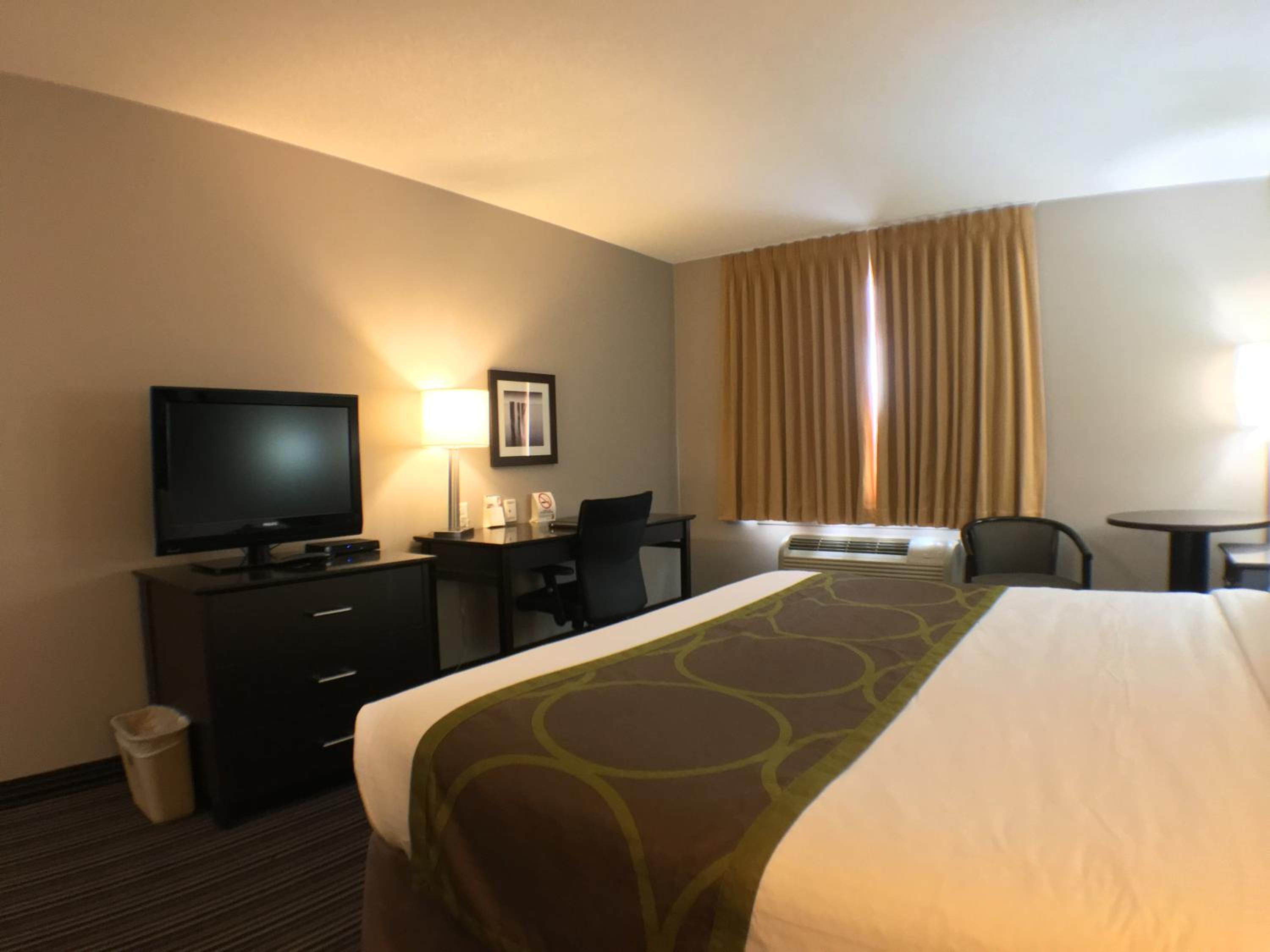 King Room - Non-Smoking - Photo 5