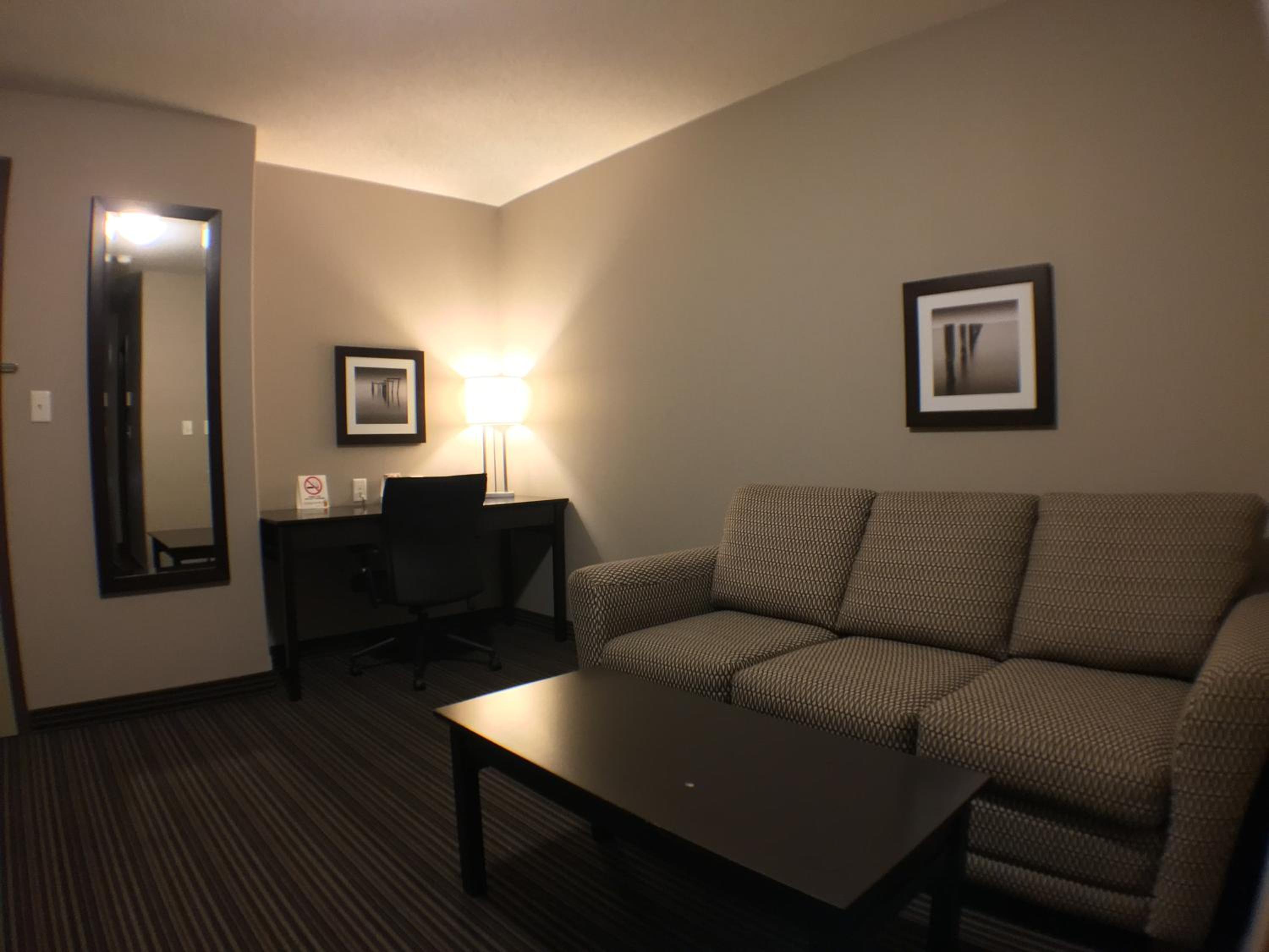 Deluxe Queen Suite - Non-Smoking - Photo 1