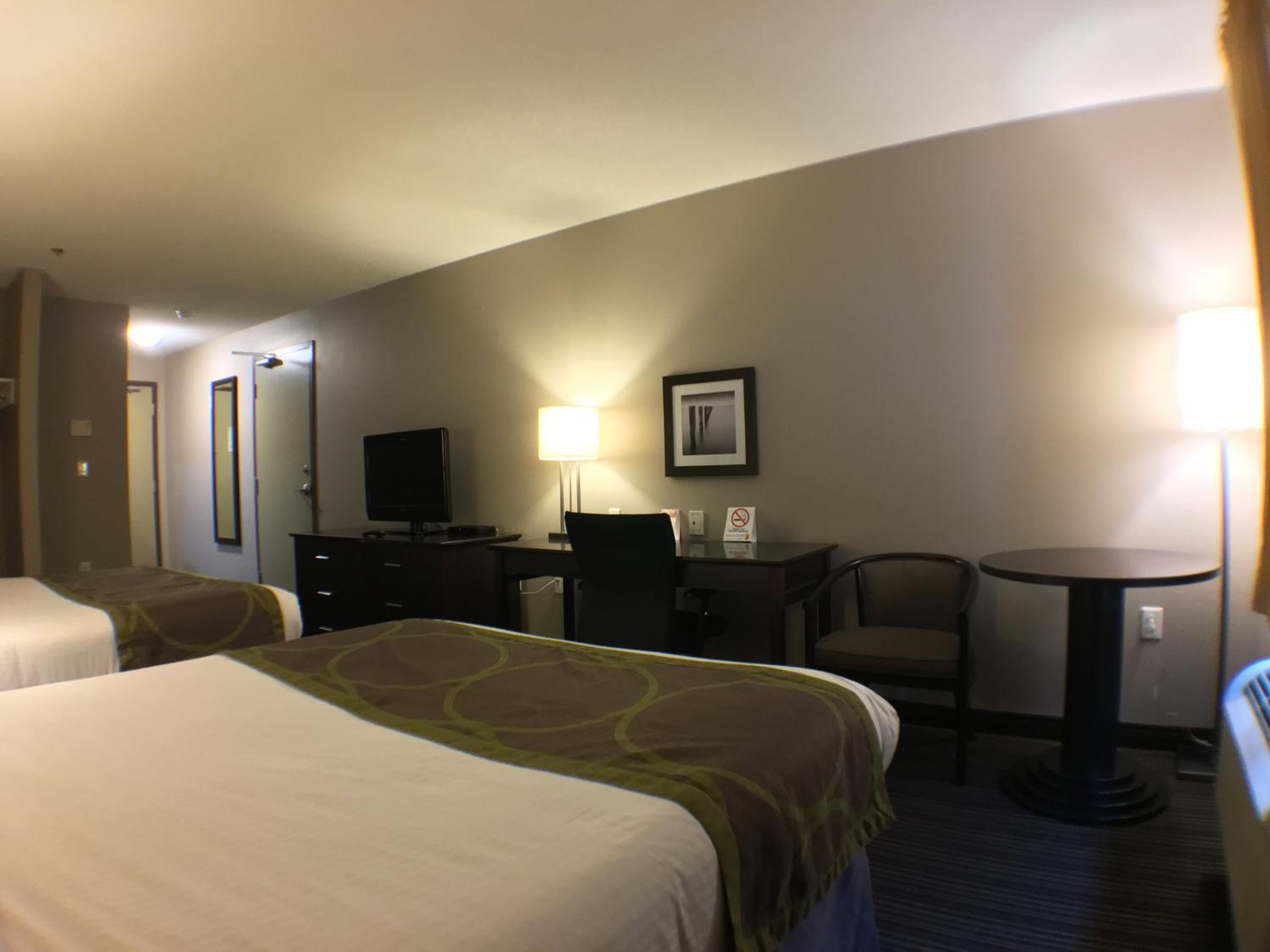 Queen Room with Two Queen Beds - Non-Smoking - Photo 7