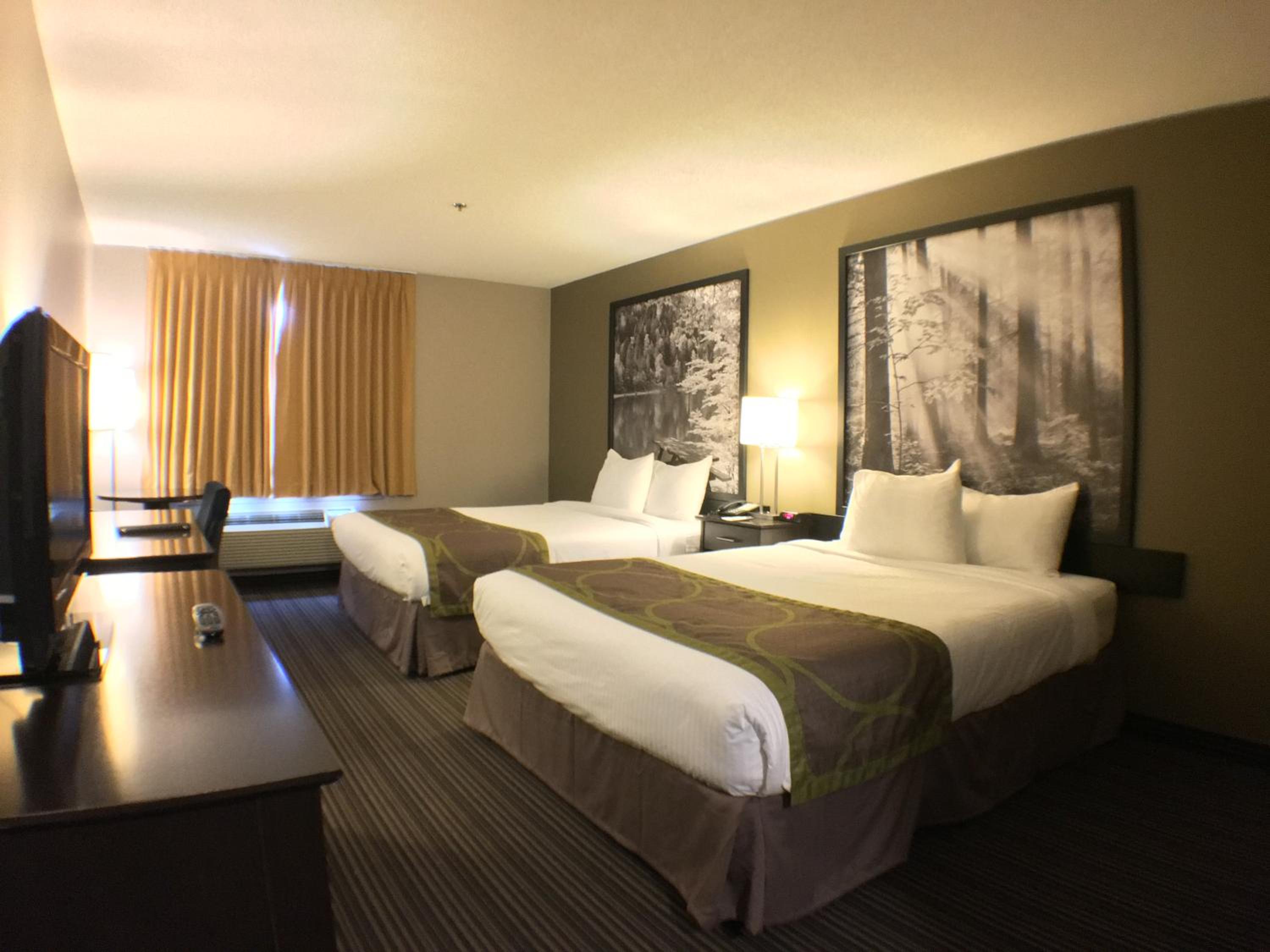 Queen Room with Two Queen Beds - Non-Smoking - Photo 1
