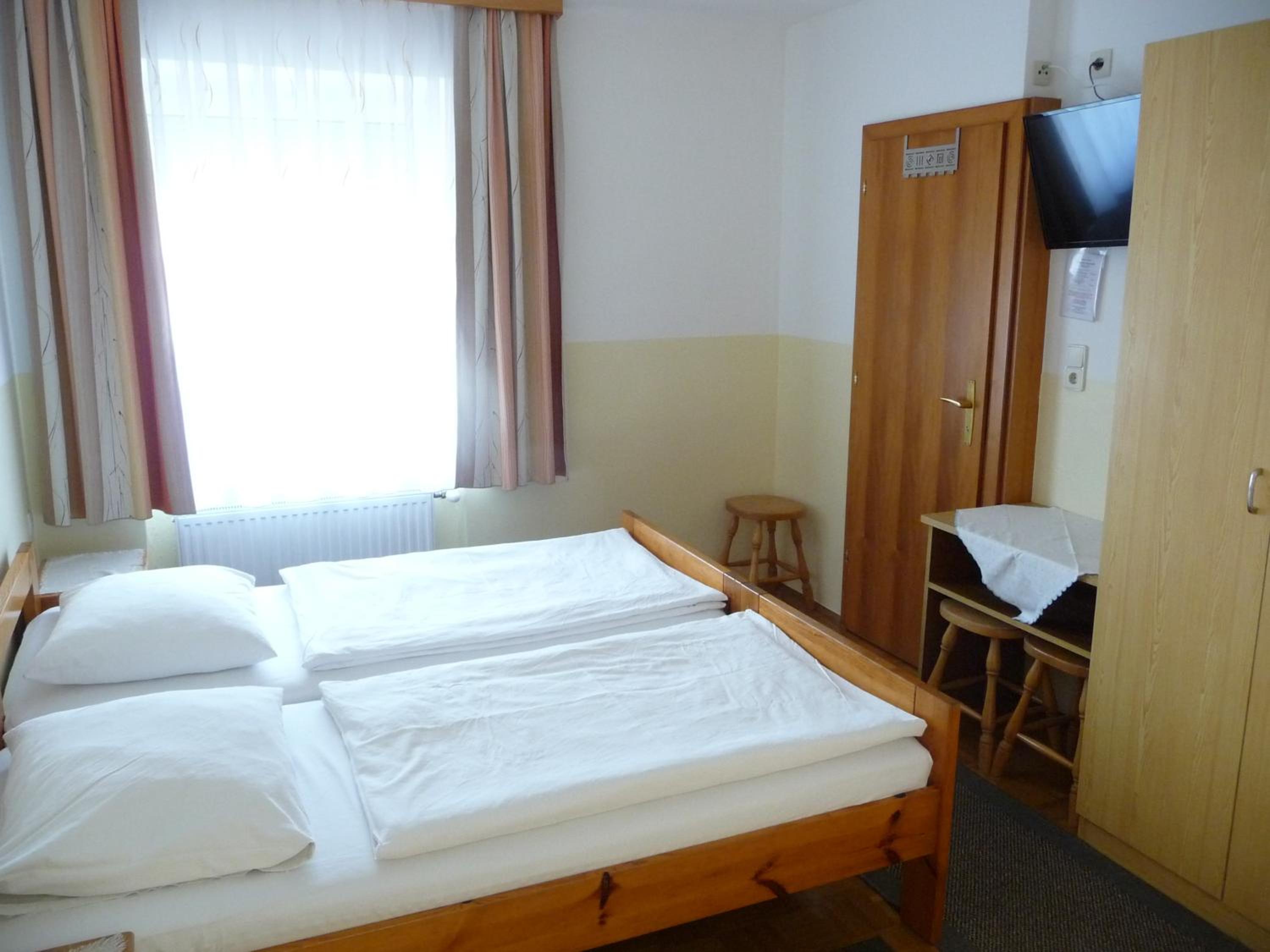 Small Double Room with Private Bathroom photo 2