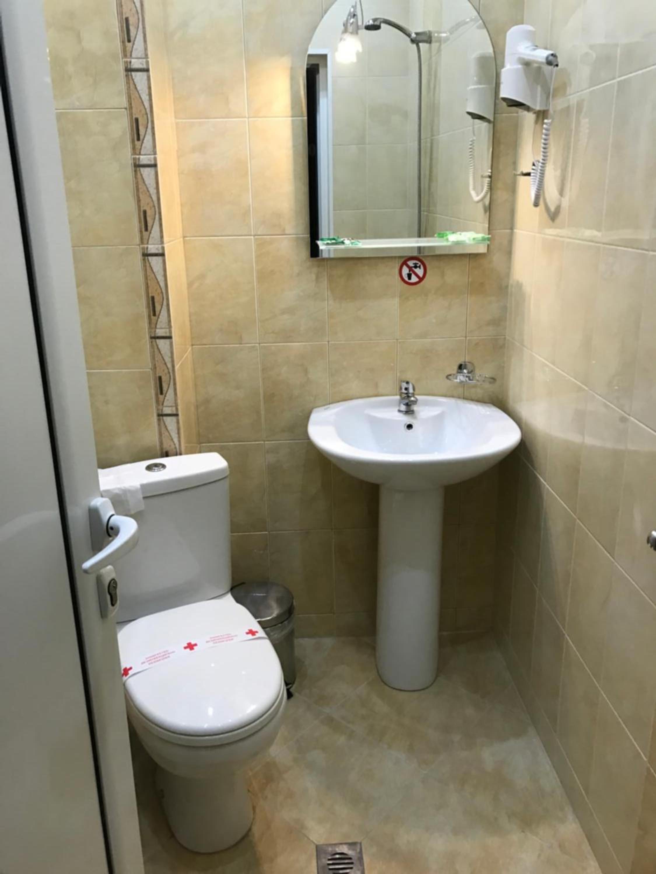 Twin Room with Balcony - Photo 4