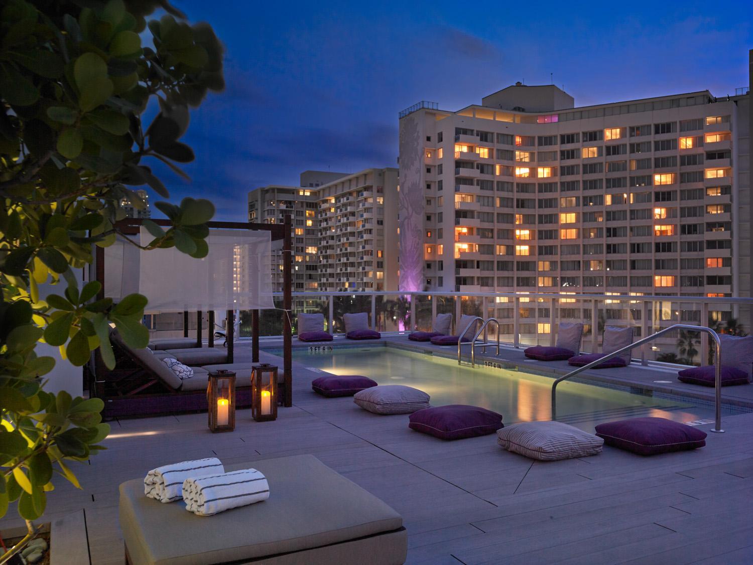 Skyline 1 Bedroom Suite - with Kitchenette and Balcony photo 2