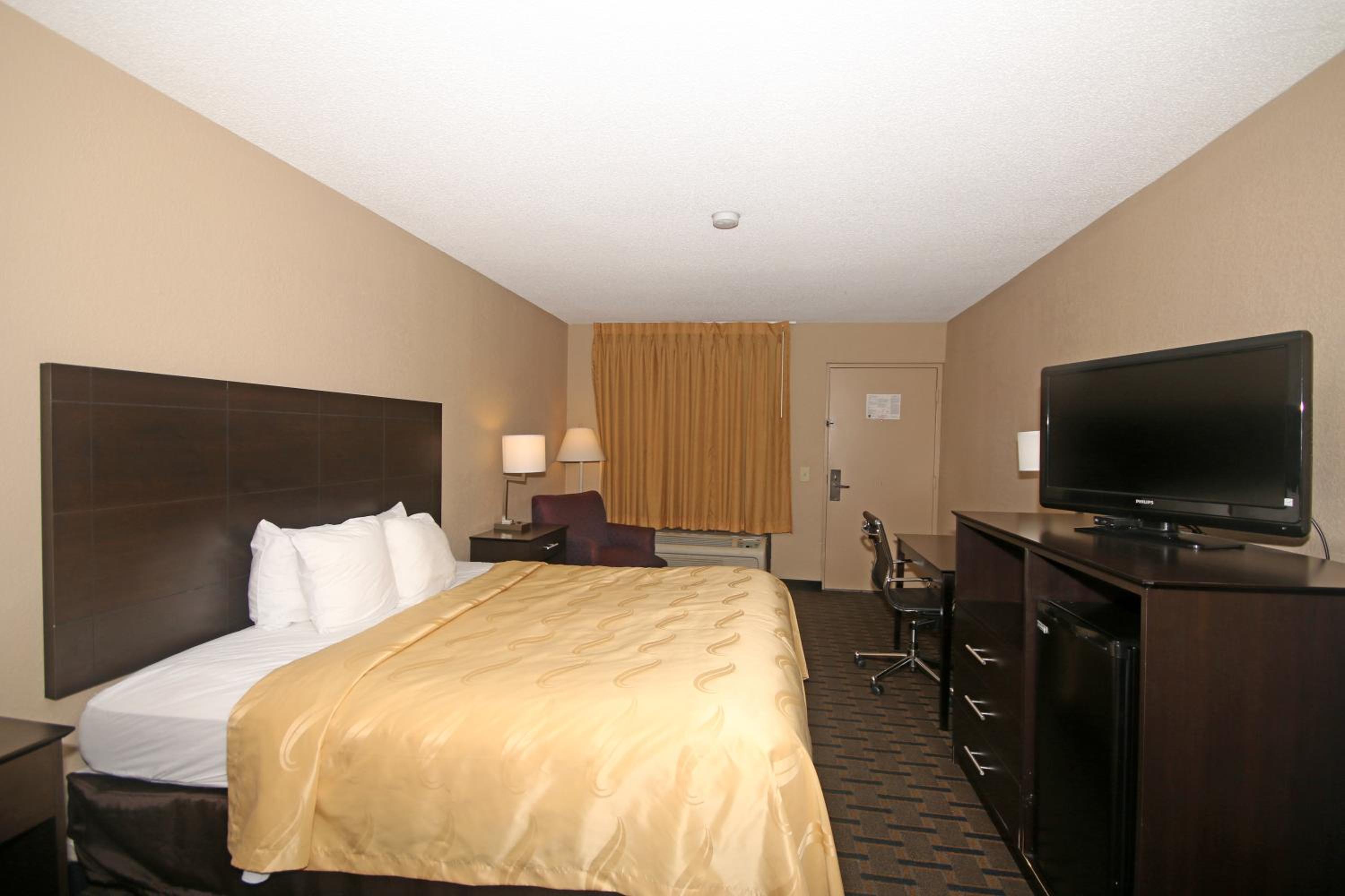 King Room - Non-Smoking - Photo 3