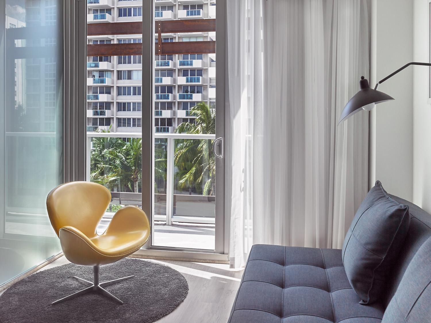 Skyline 1 Bedroom Suite - with Kitchenette and Balcony photo 3