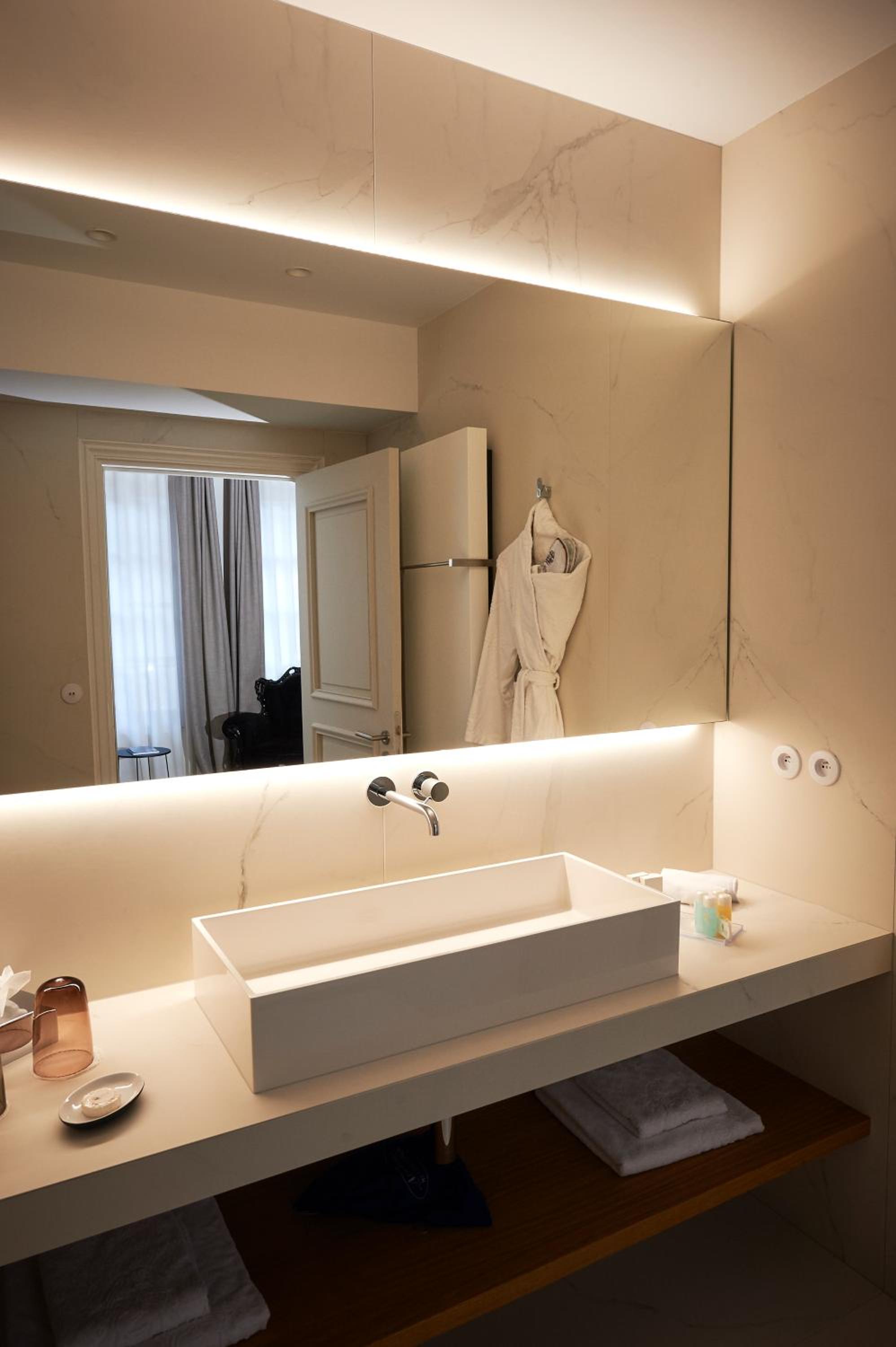 Superior Double or Twin Room - Photo 8
