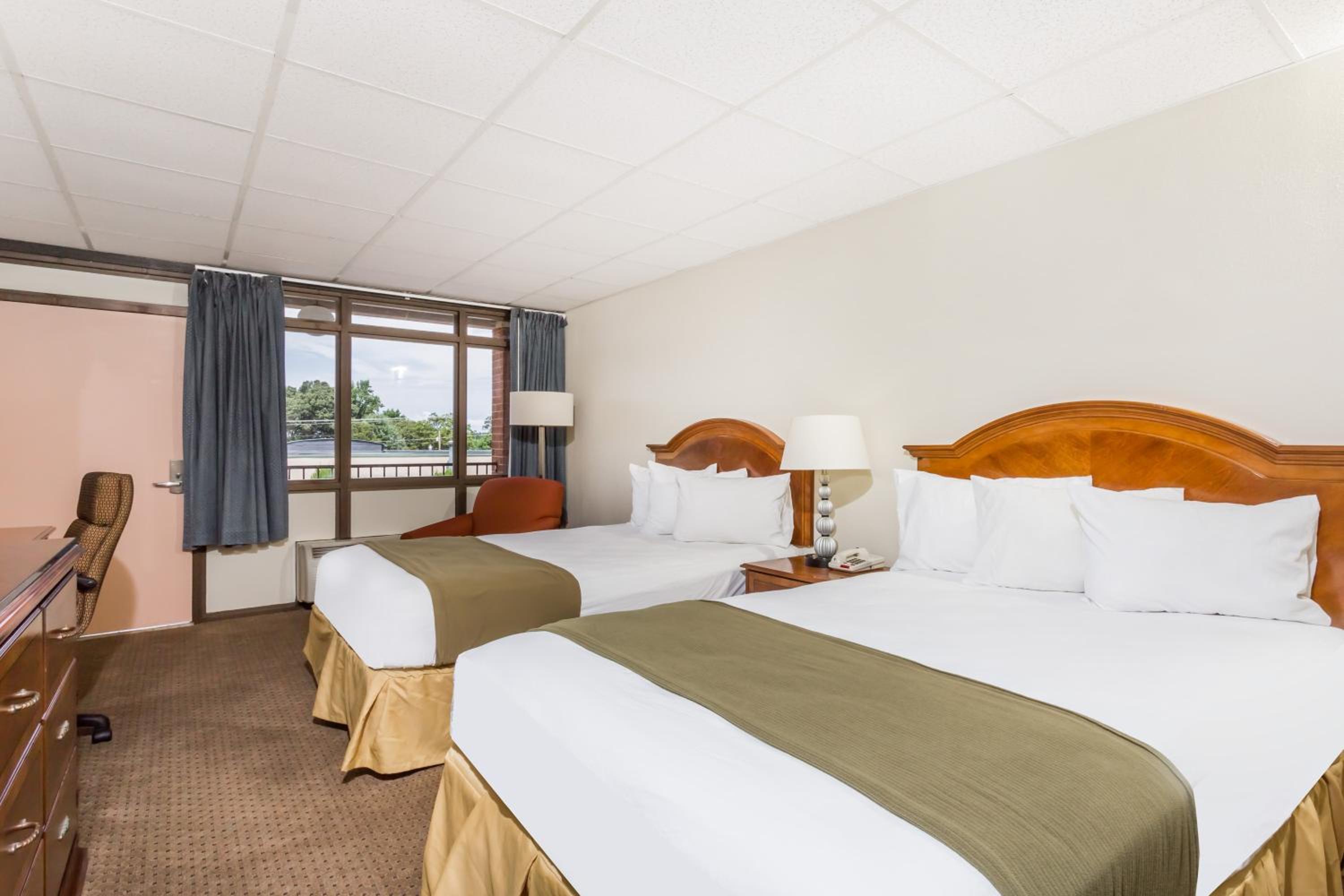 Double Room with Two Double Beds - Non-Smoking photo 3