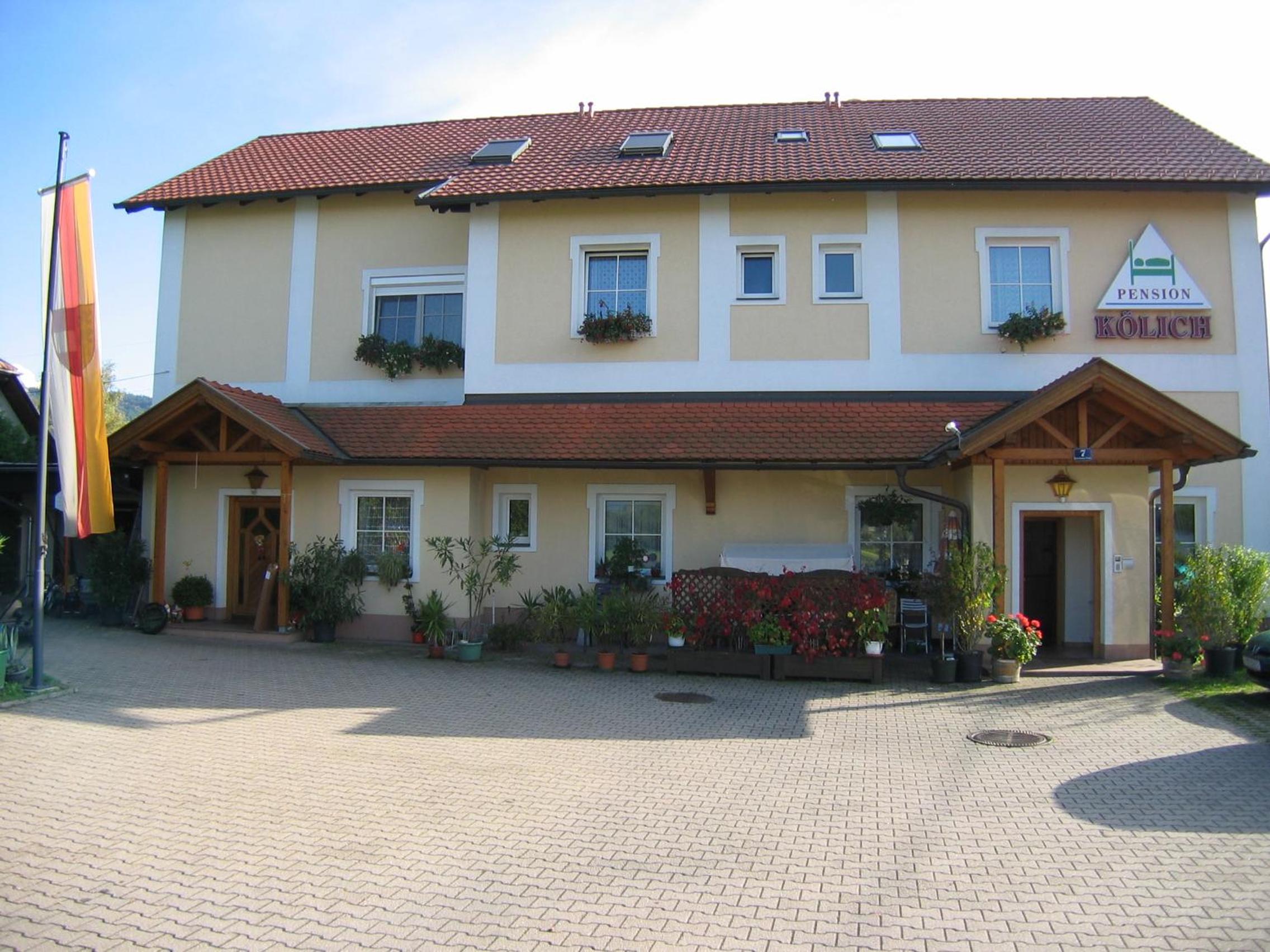 Small Single Room with Balcony photo 2