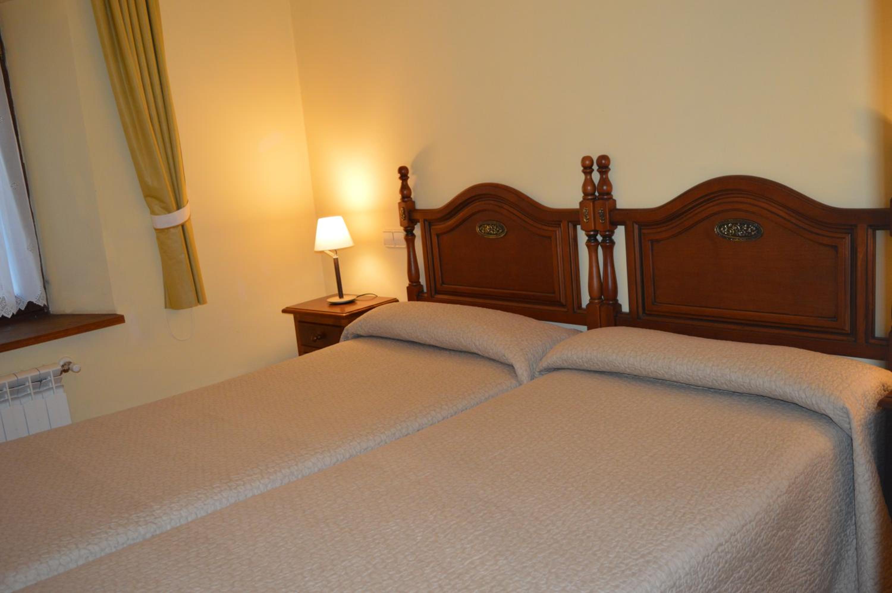 Two Connecting Double Rooms - Photo 3
