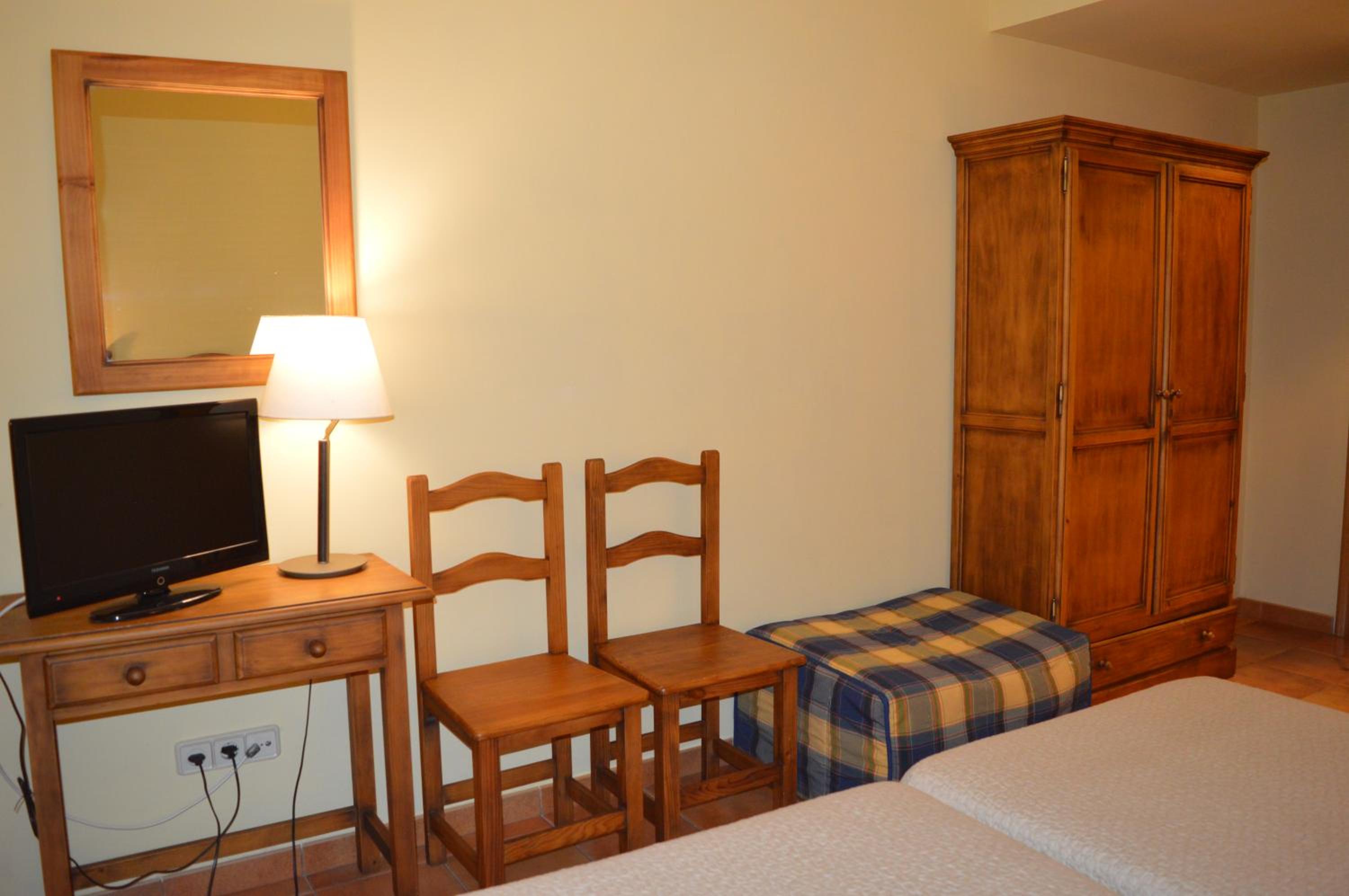 Double or Twin Room - Photo 2