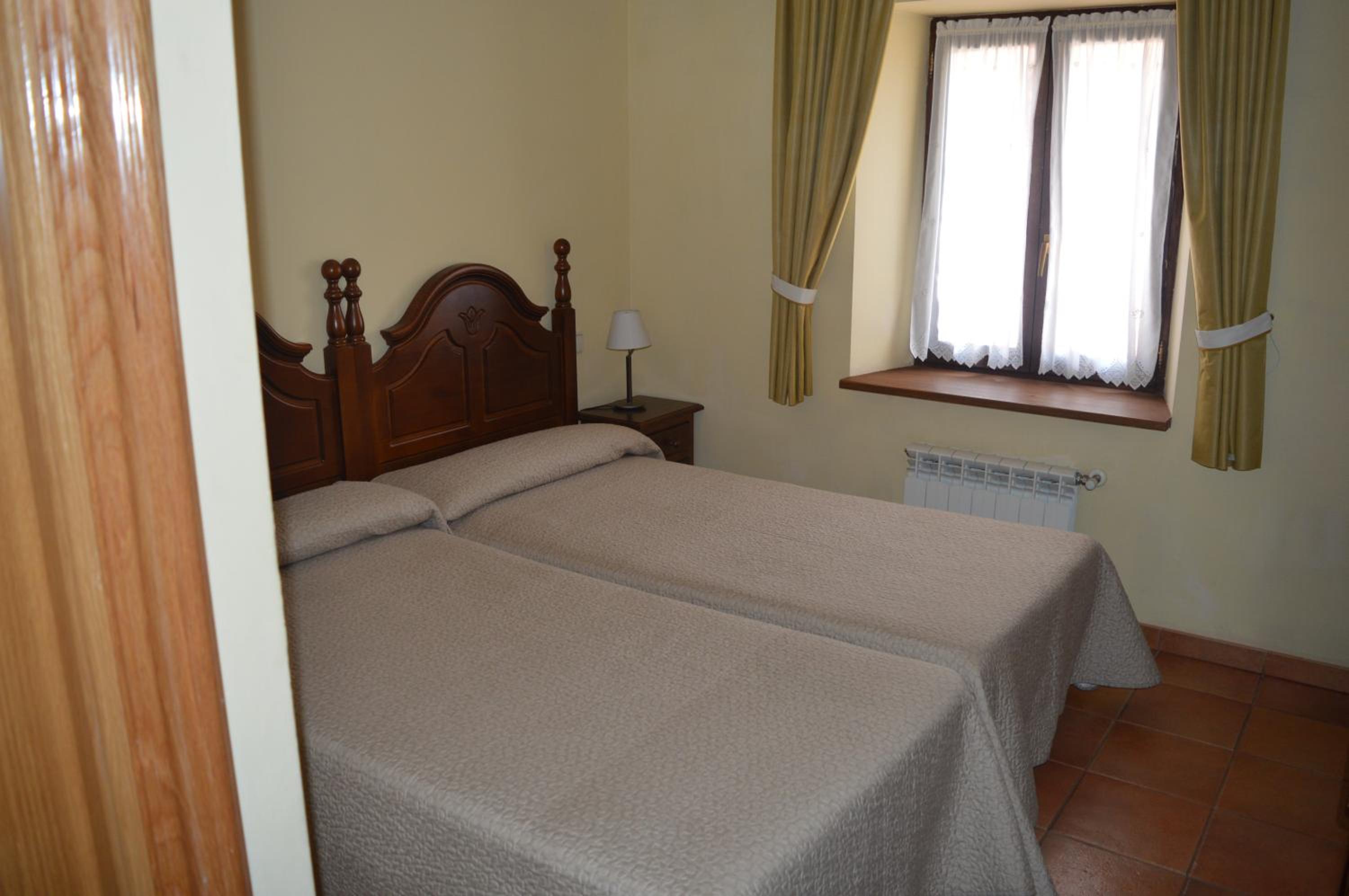 Double or Twin Room - Photo 3
