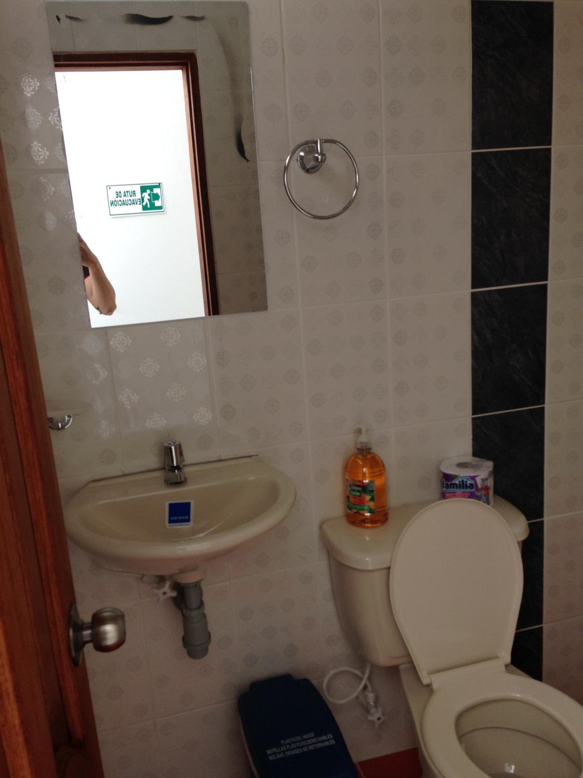Family Room with Private Bathroom photo 2