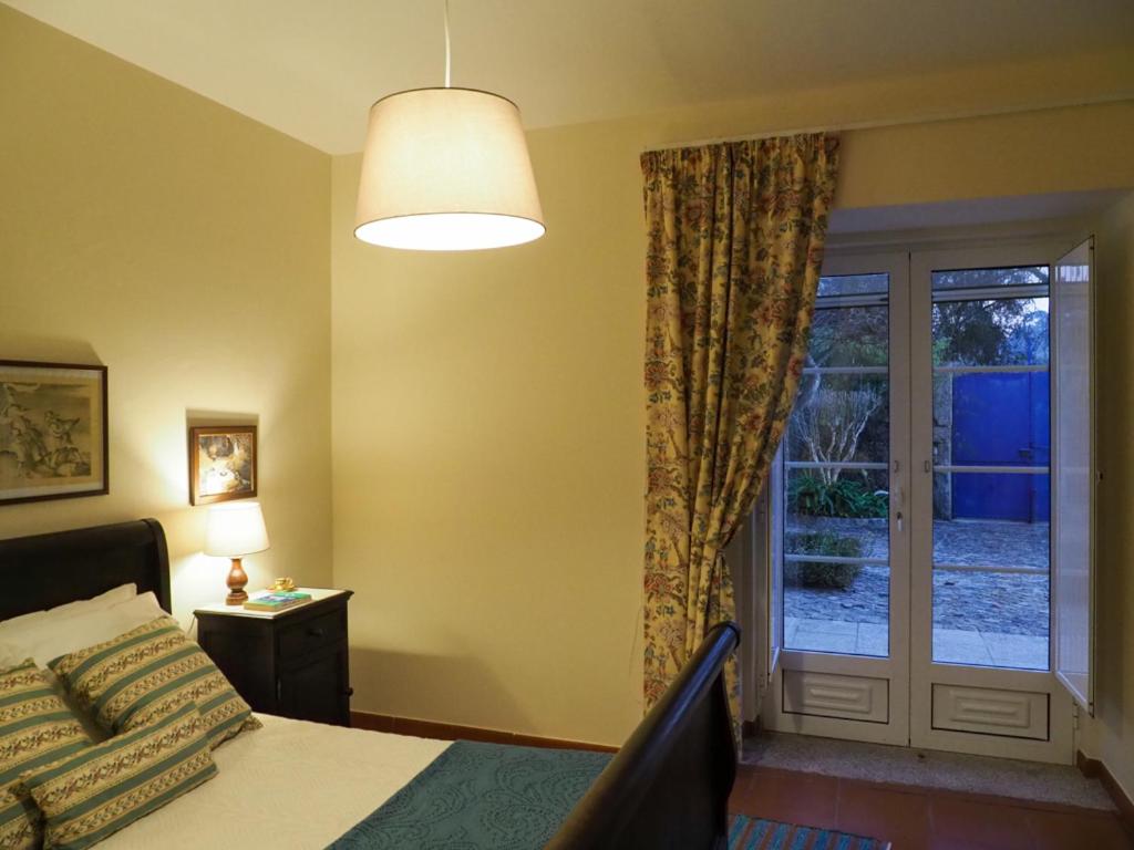 Five-Bedroom House photo 1