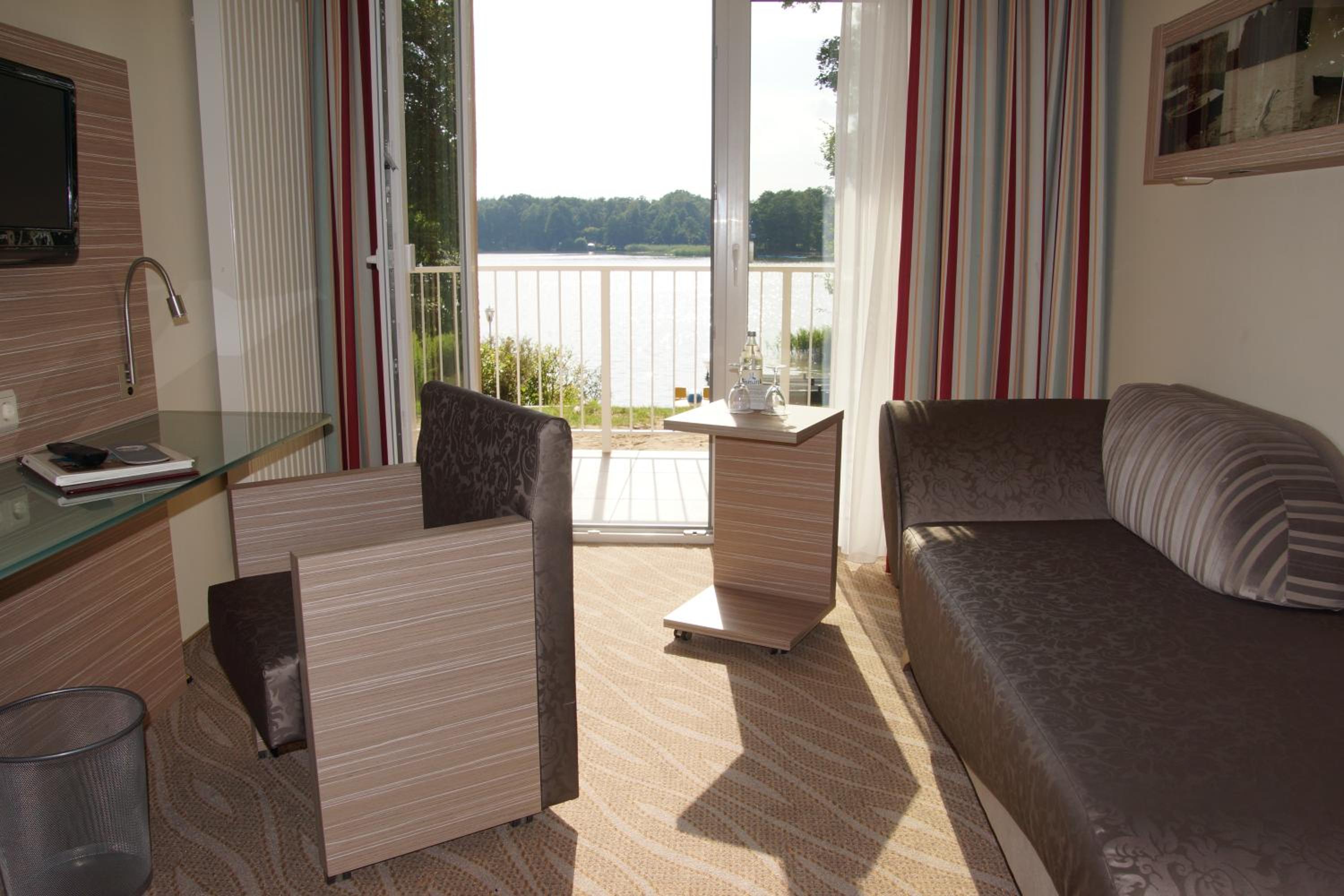 Double Room with Balcony - Photo 10