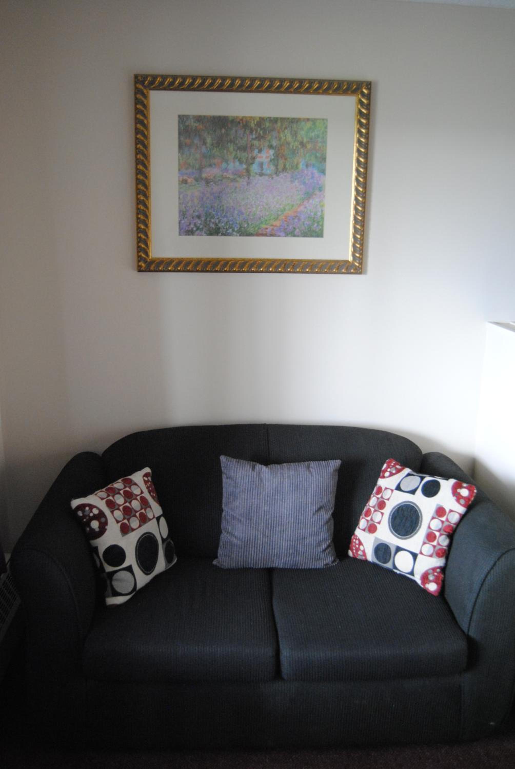 Queen Suite - Non-Smoking photo 3
