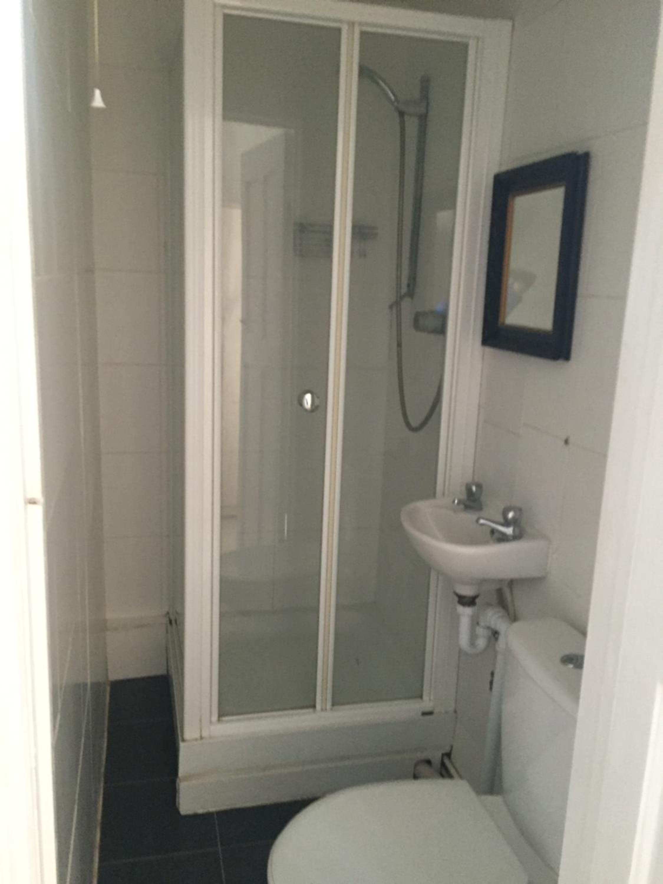 Deluxe Double Room with Shower - Photo 4