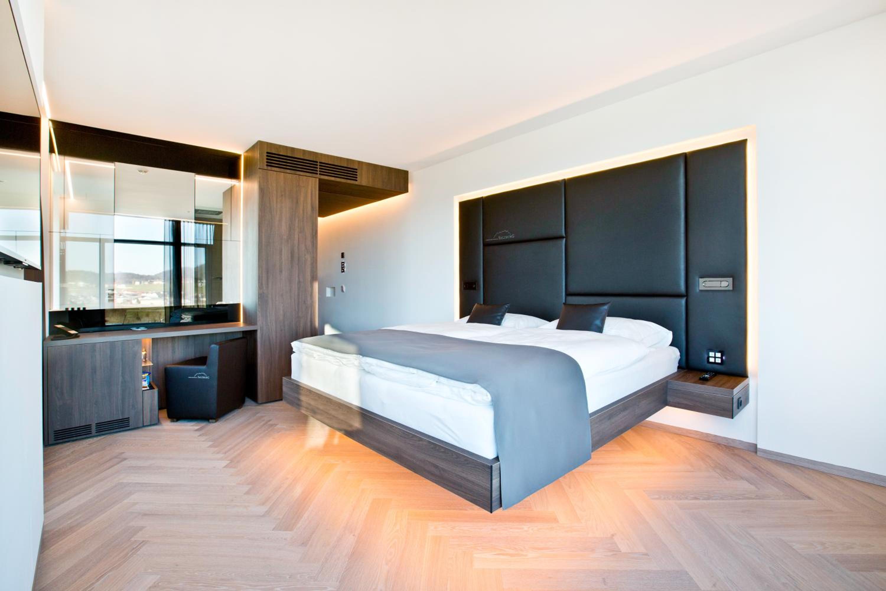 Superior Double Room Salzburg View photo 3