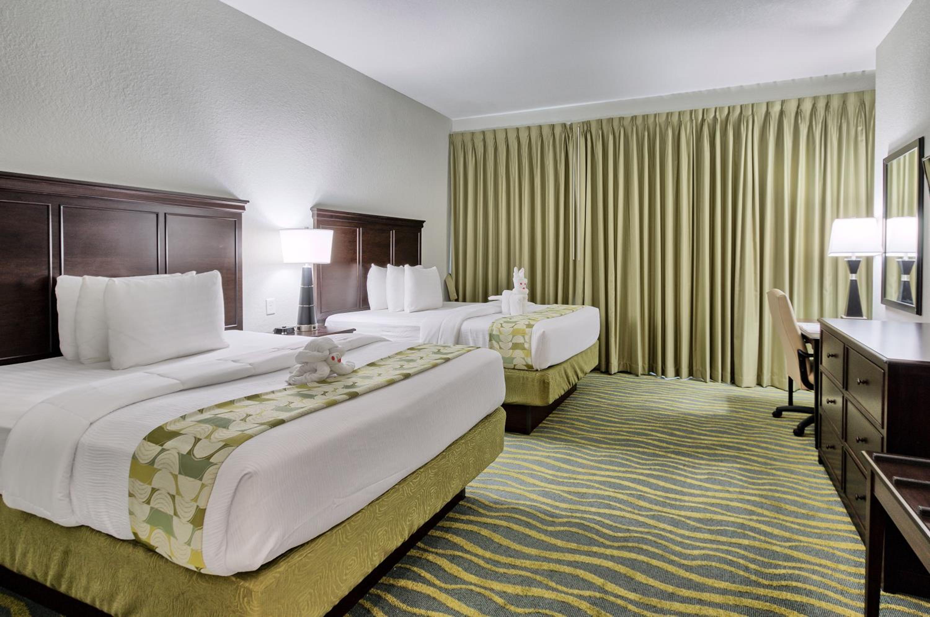 Queen Room with Pool View