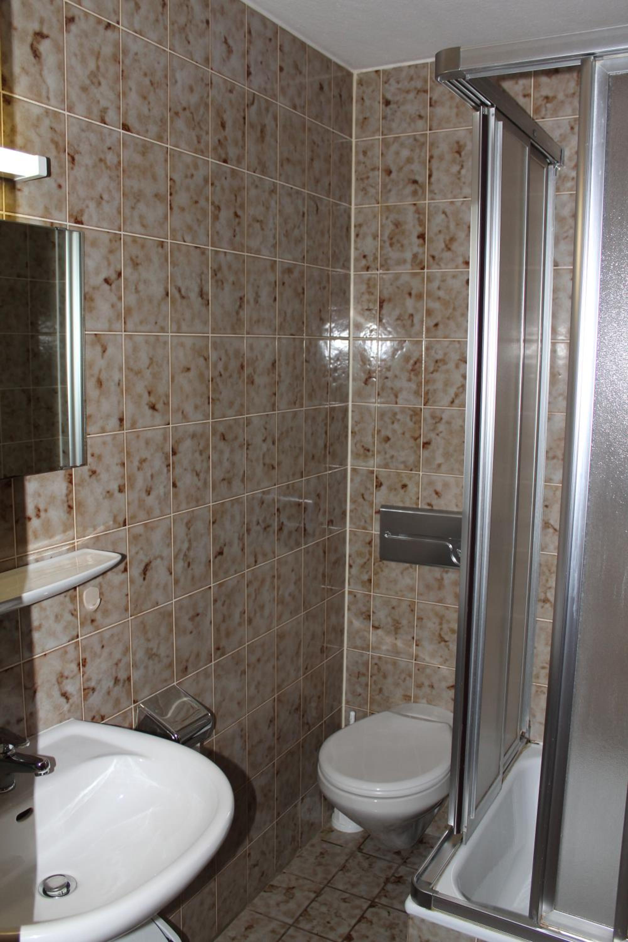 small Double Room with Bathroom - Photo 10