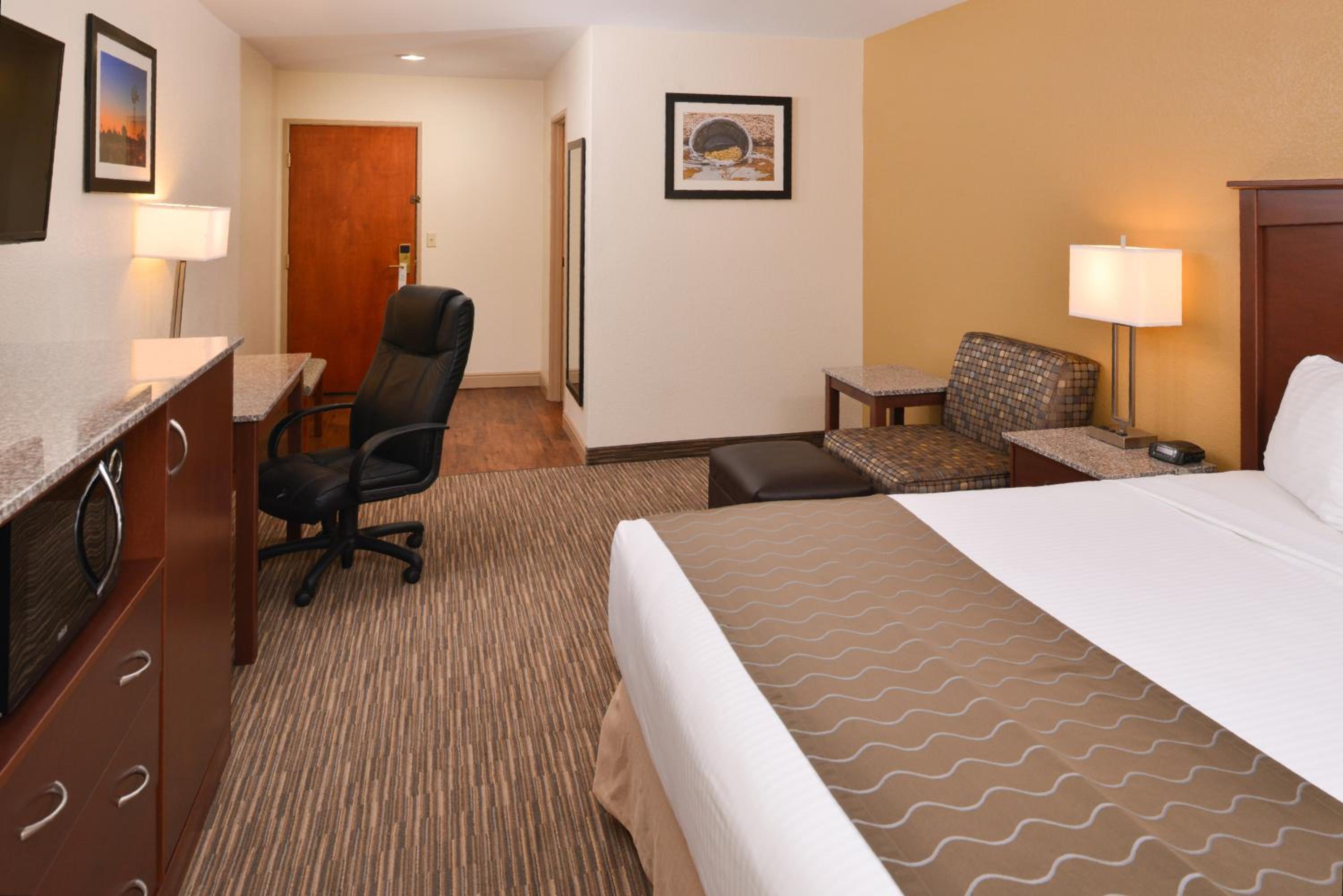 King Room - Second Floor - Photo 9