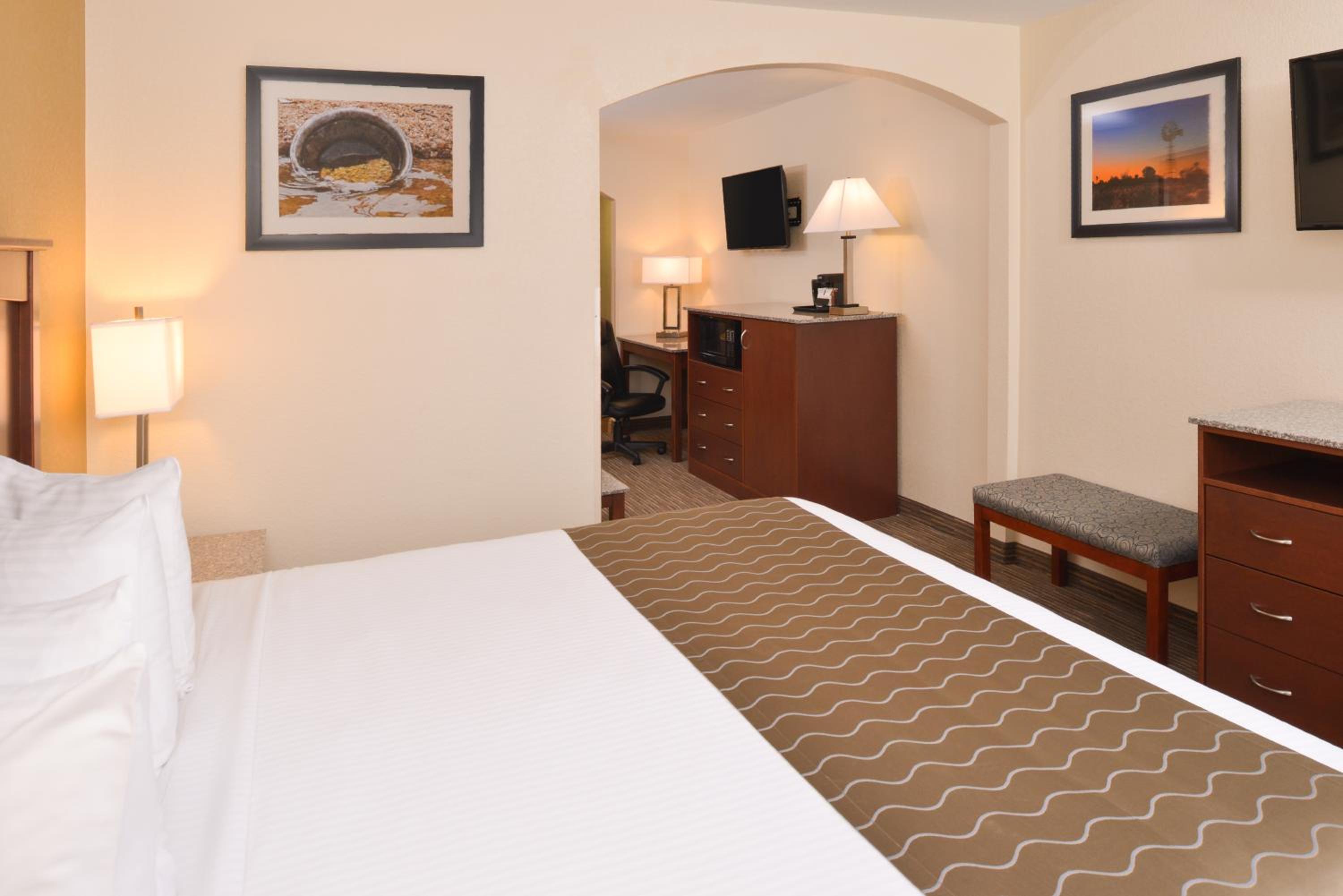 Large King Room - Non-Smoking - Photo 11