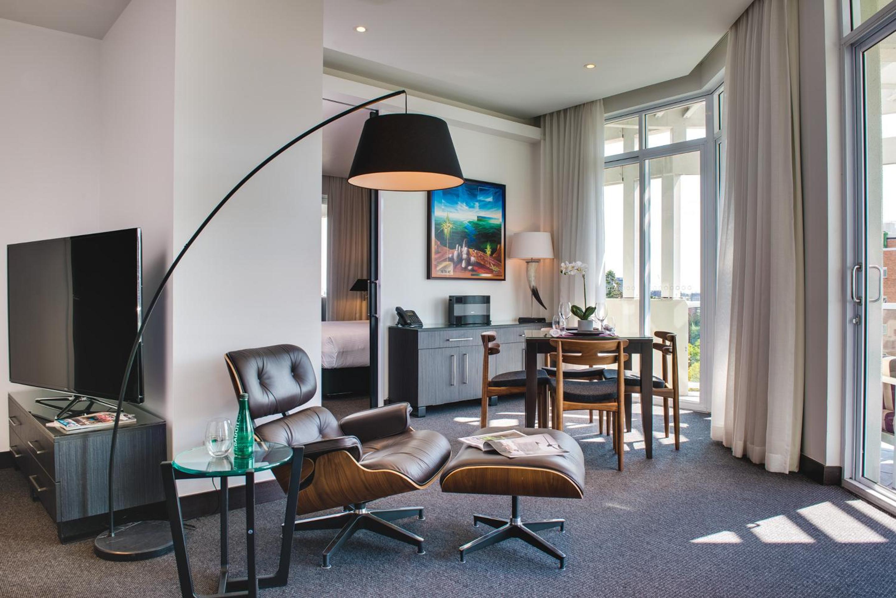 Altitude Suite - Photo 6