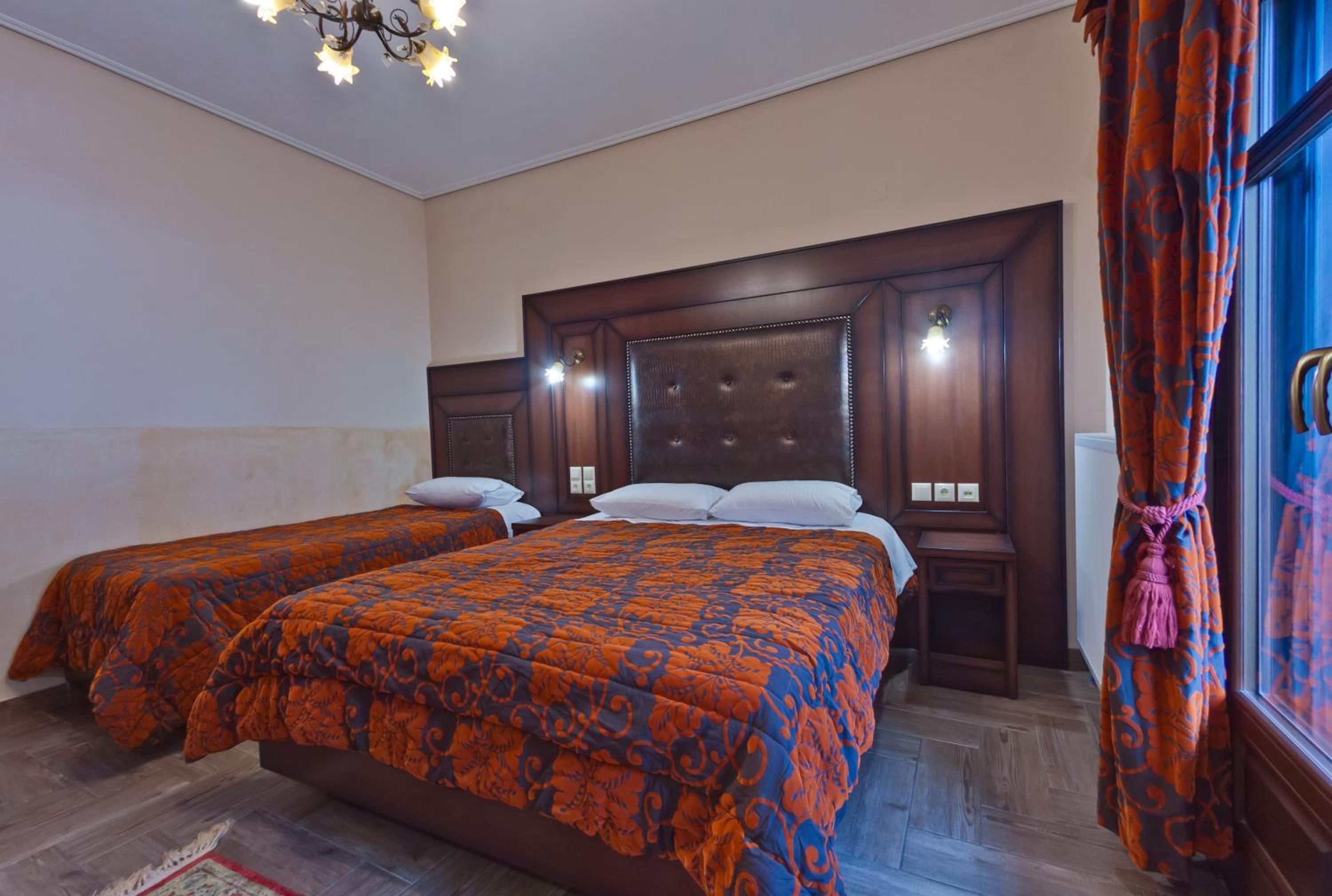 Family Apartment with Balcony and Meteora View - Photo 8