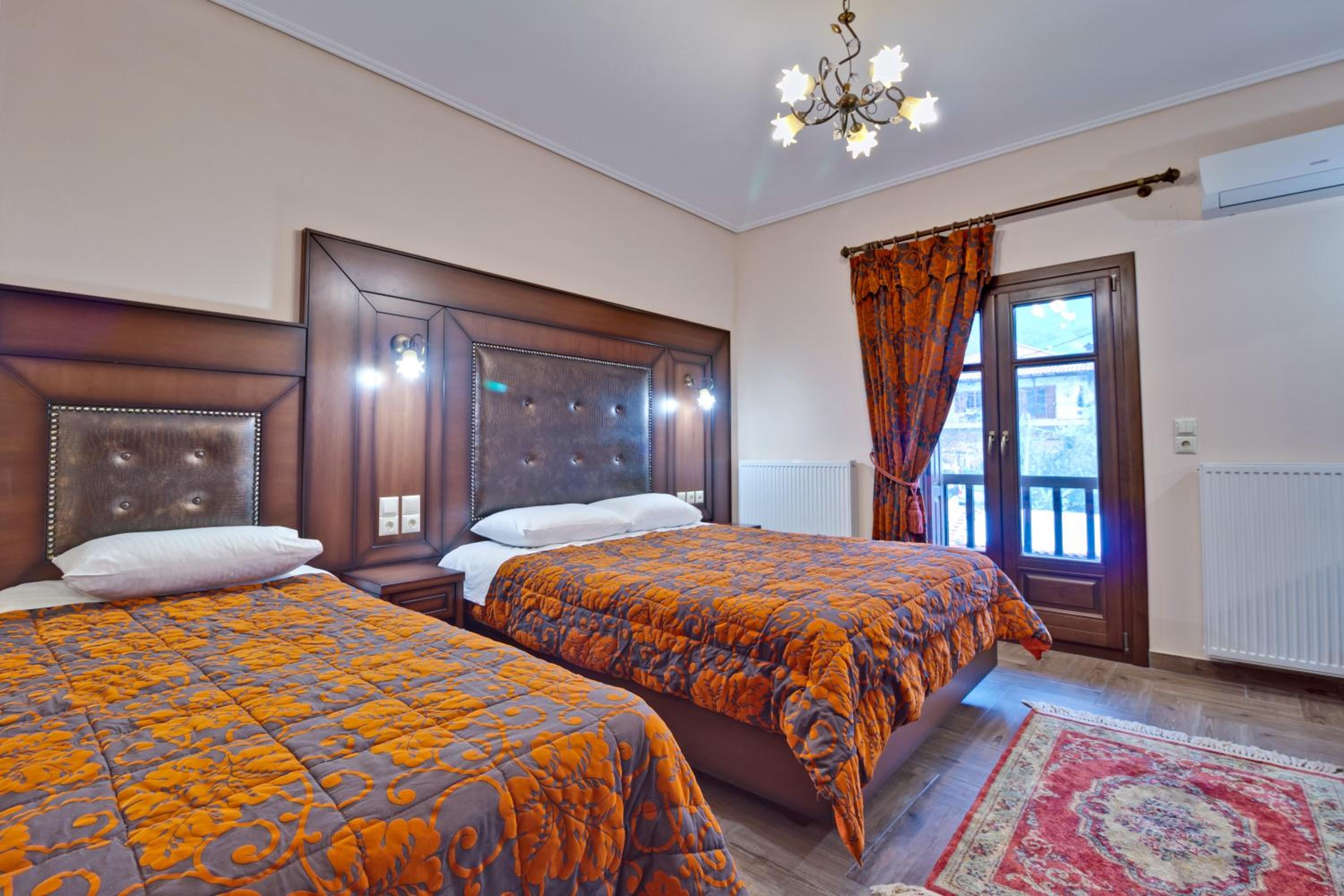Family Apartment with Balcony and Meteora View - Photo 1