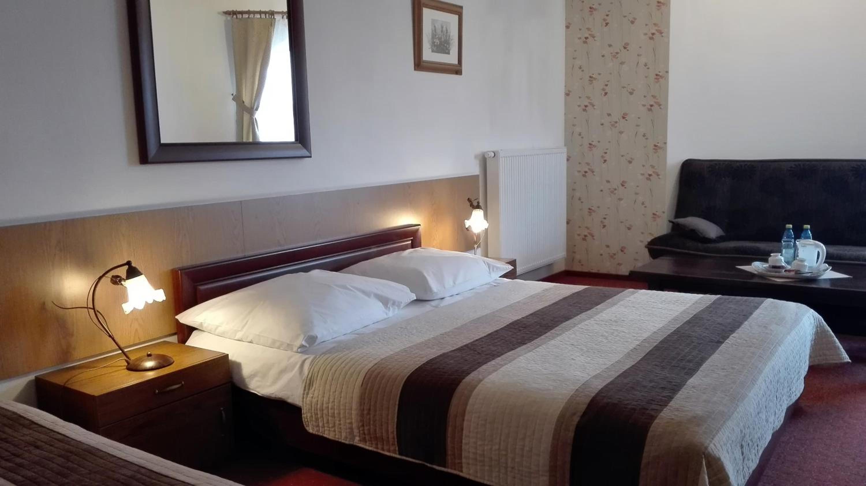 Standard Queen Room - Photo 9