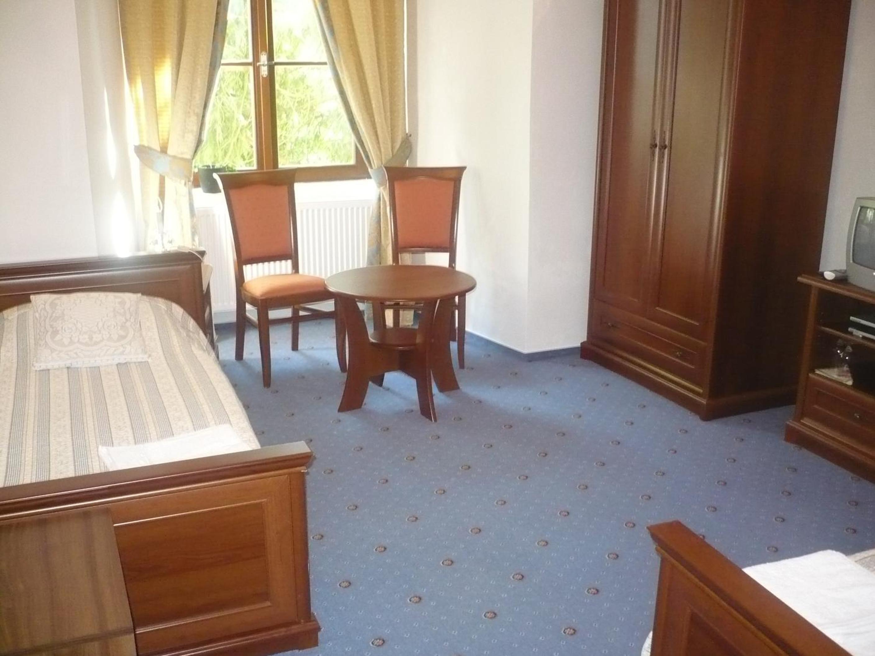 Standard Double or Twin Room - Photo 7