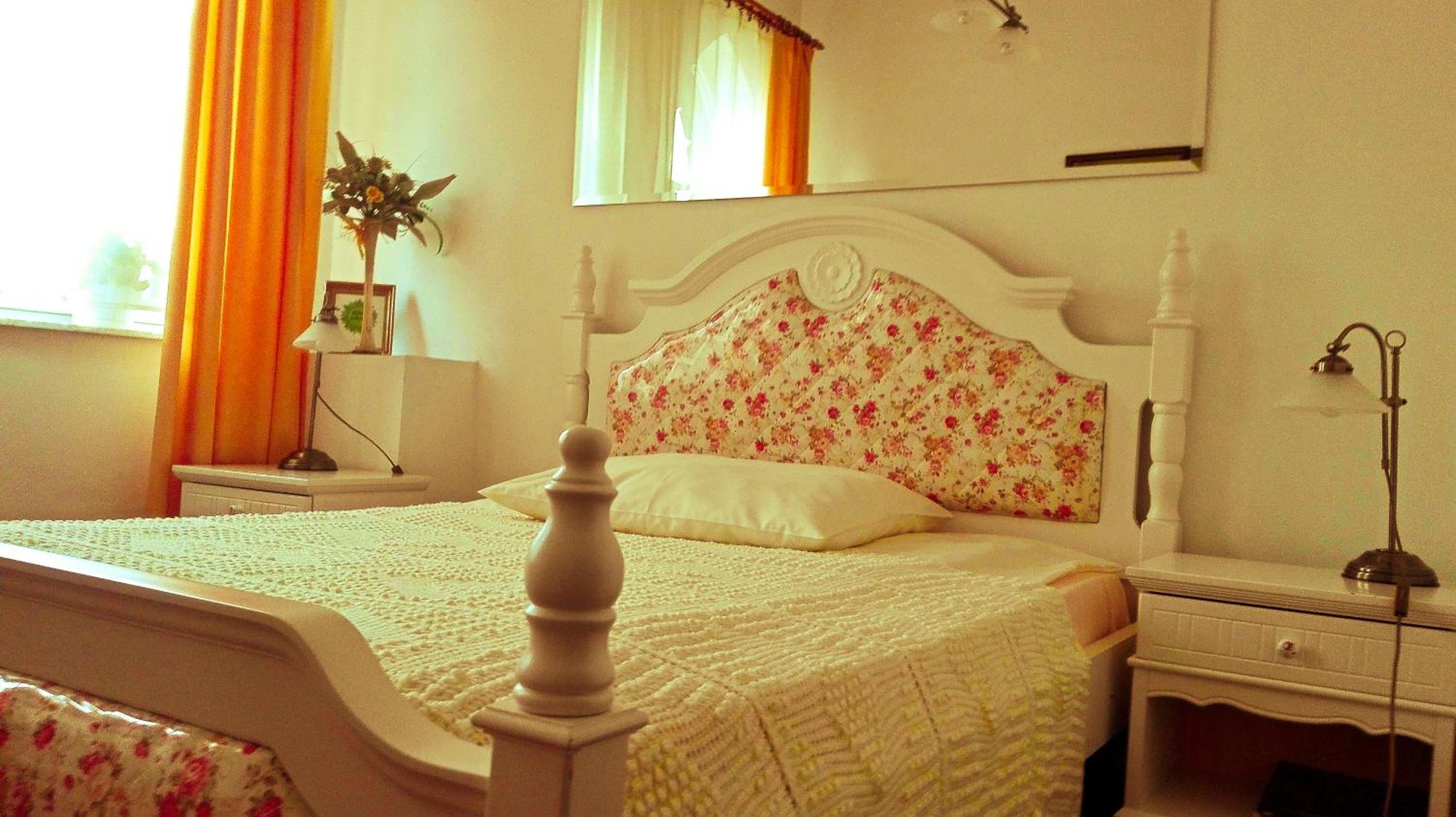 Standard Queen Room - Photo 8