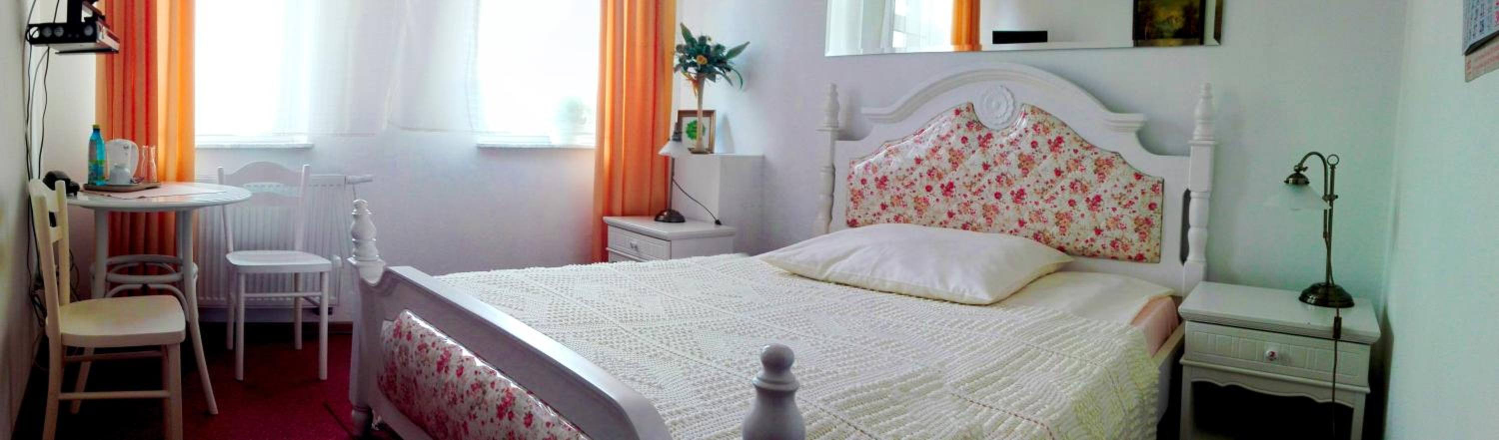 Standard Queen Room - Photo 6