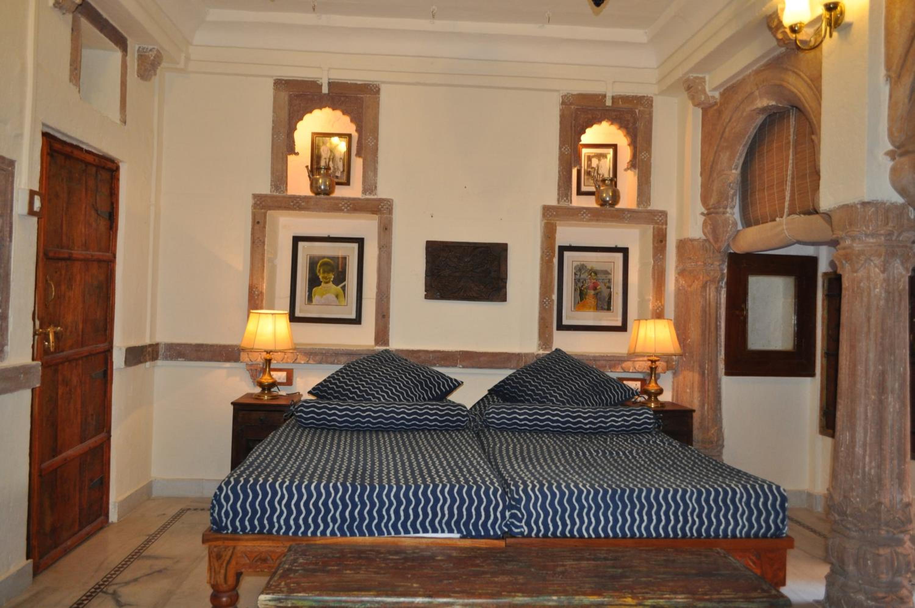 King Suite with Balcony - Photo 16