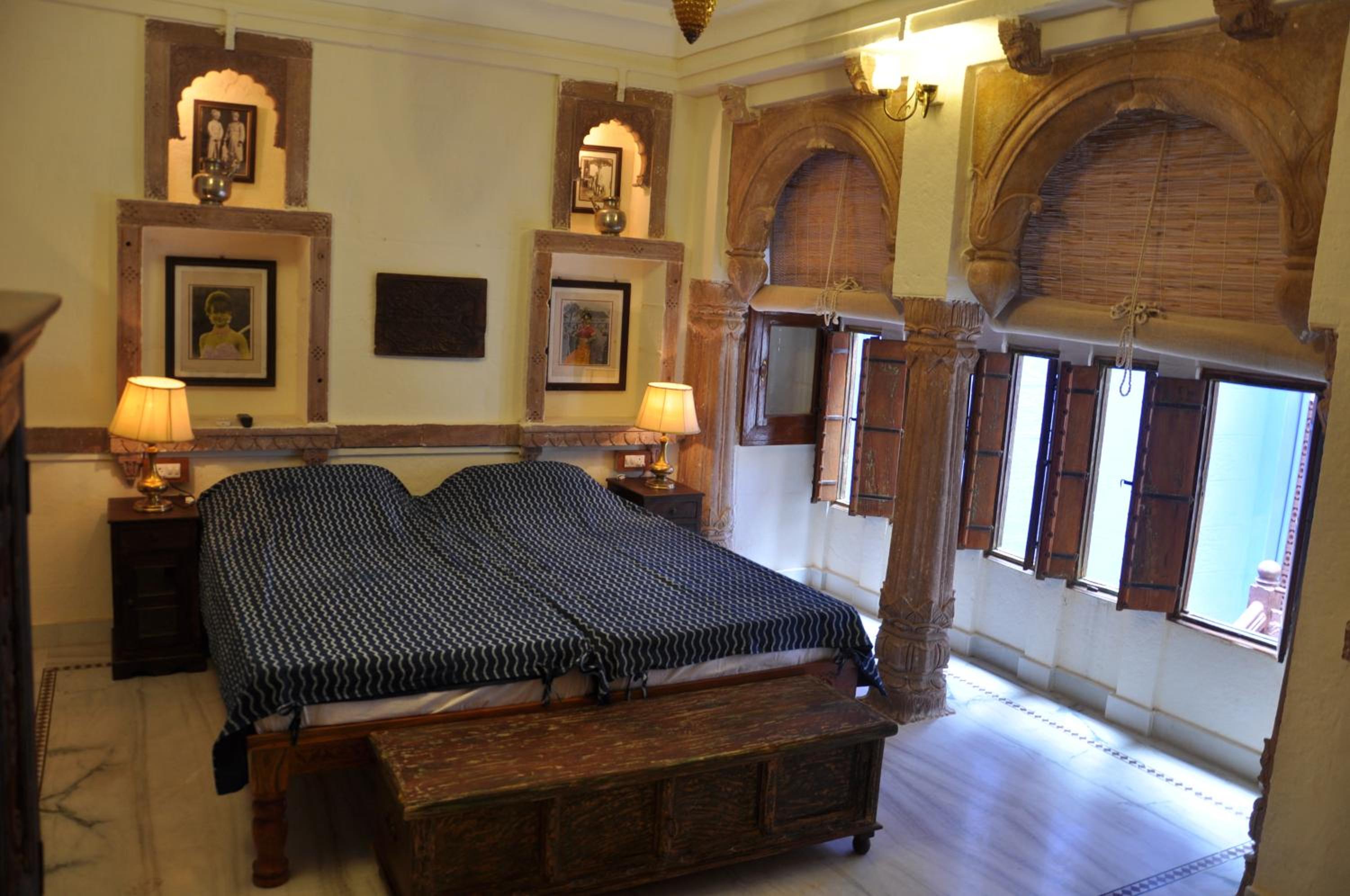 King Suite with Balcony - Photo 20