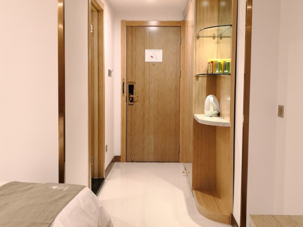Classic Room, 1 King Bed photo 3