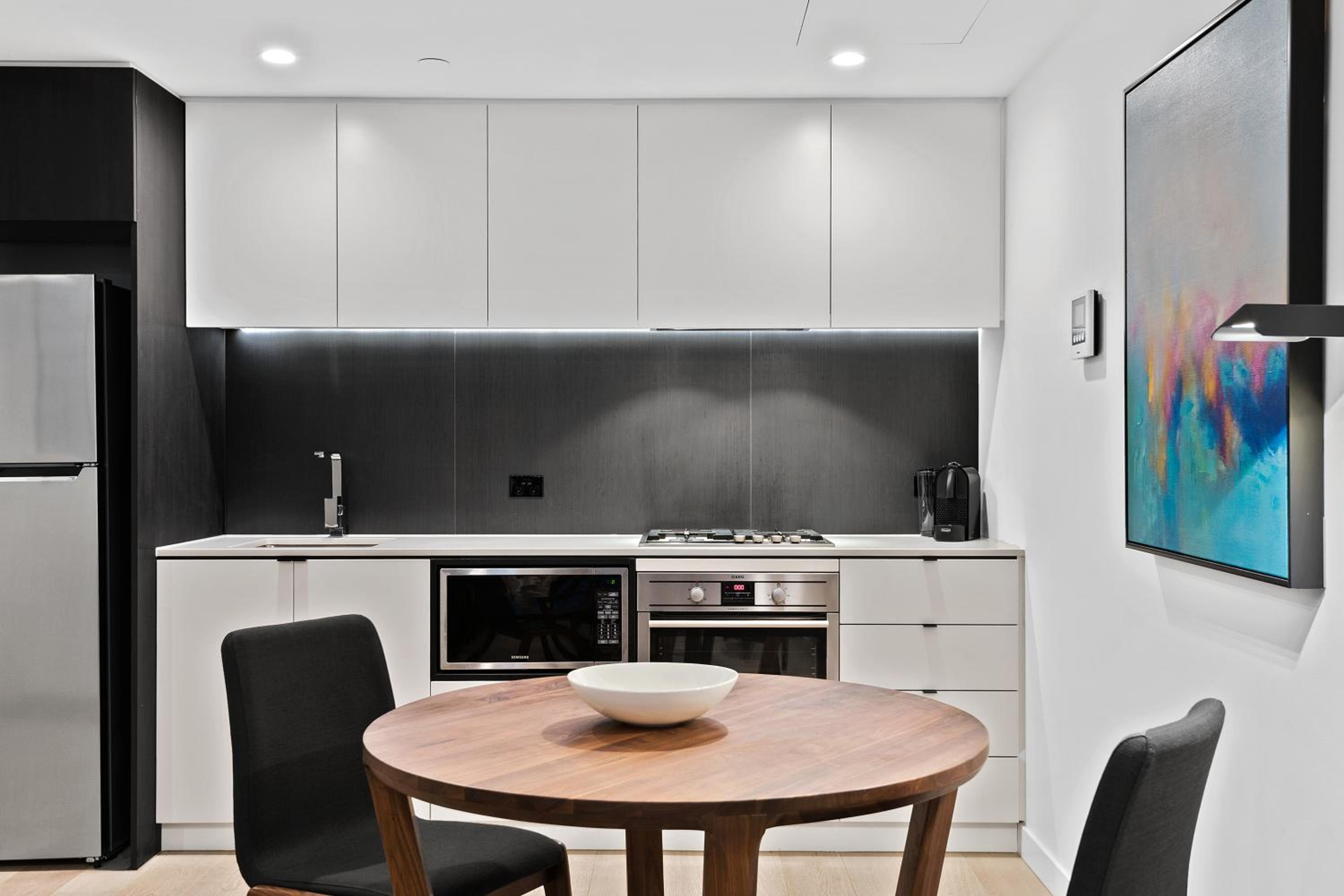 One-Bedroom Apartment thumbnail 5