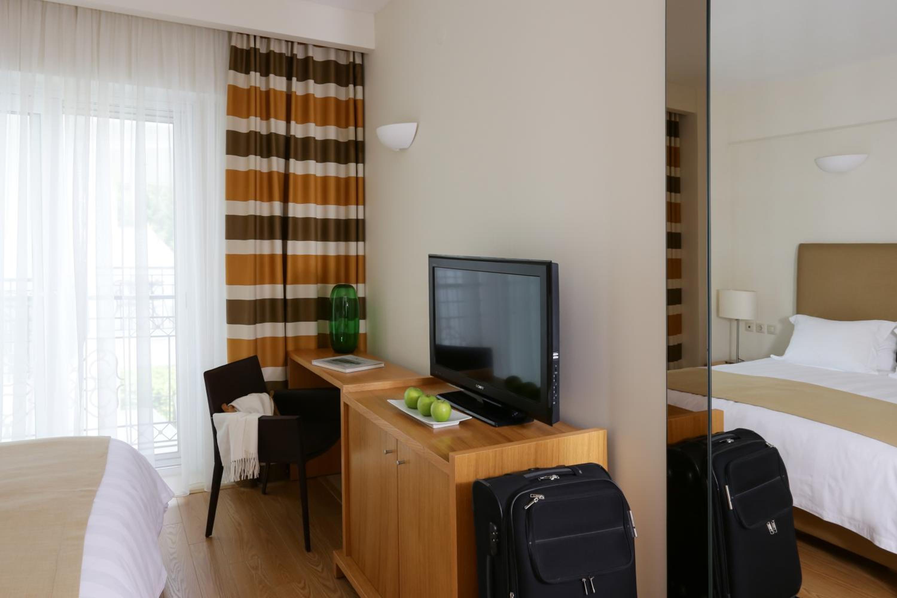 Deluxe Double Room with Garden View - Photo 1