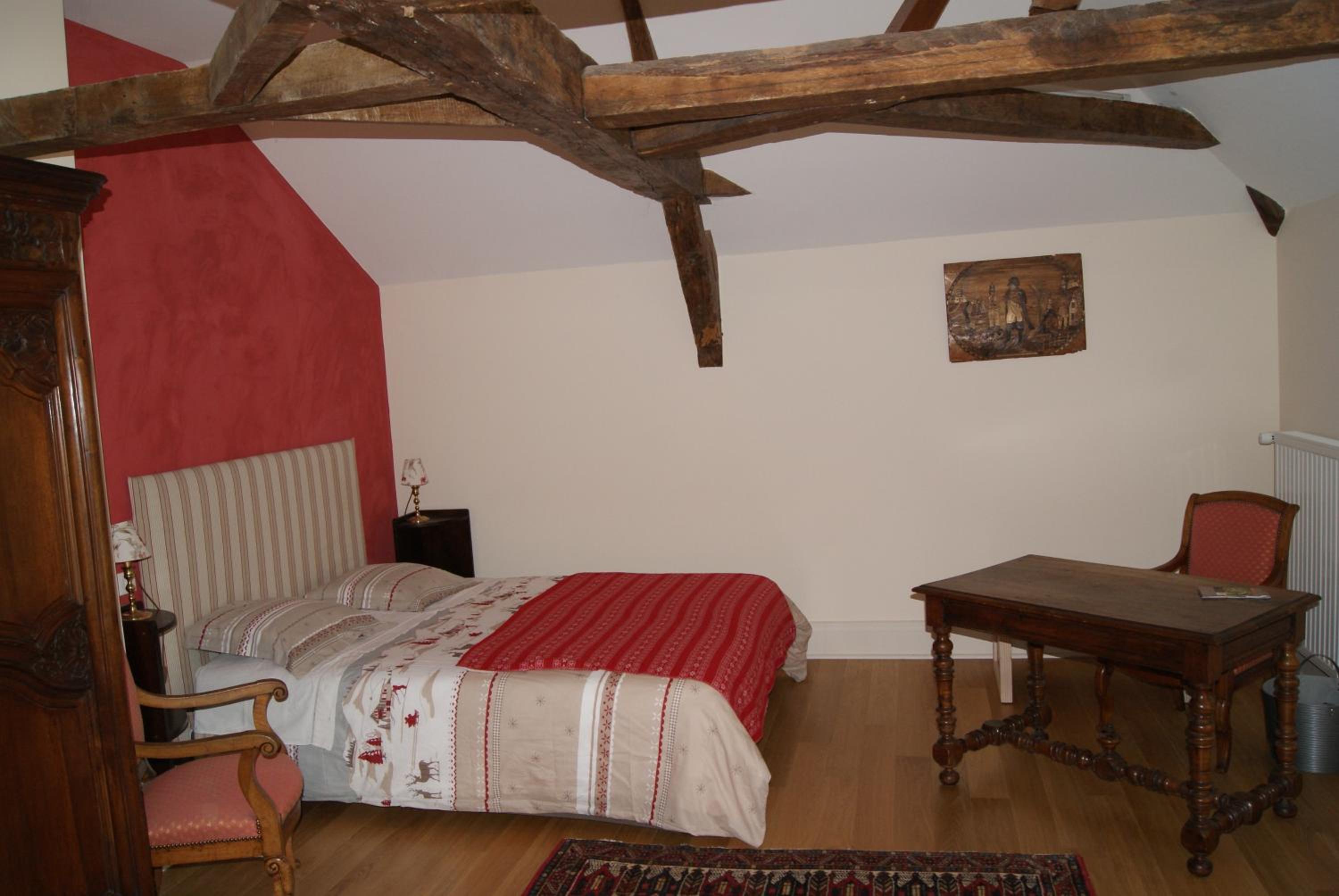 Family Room with Private Bathroom - Photo 2