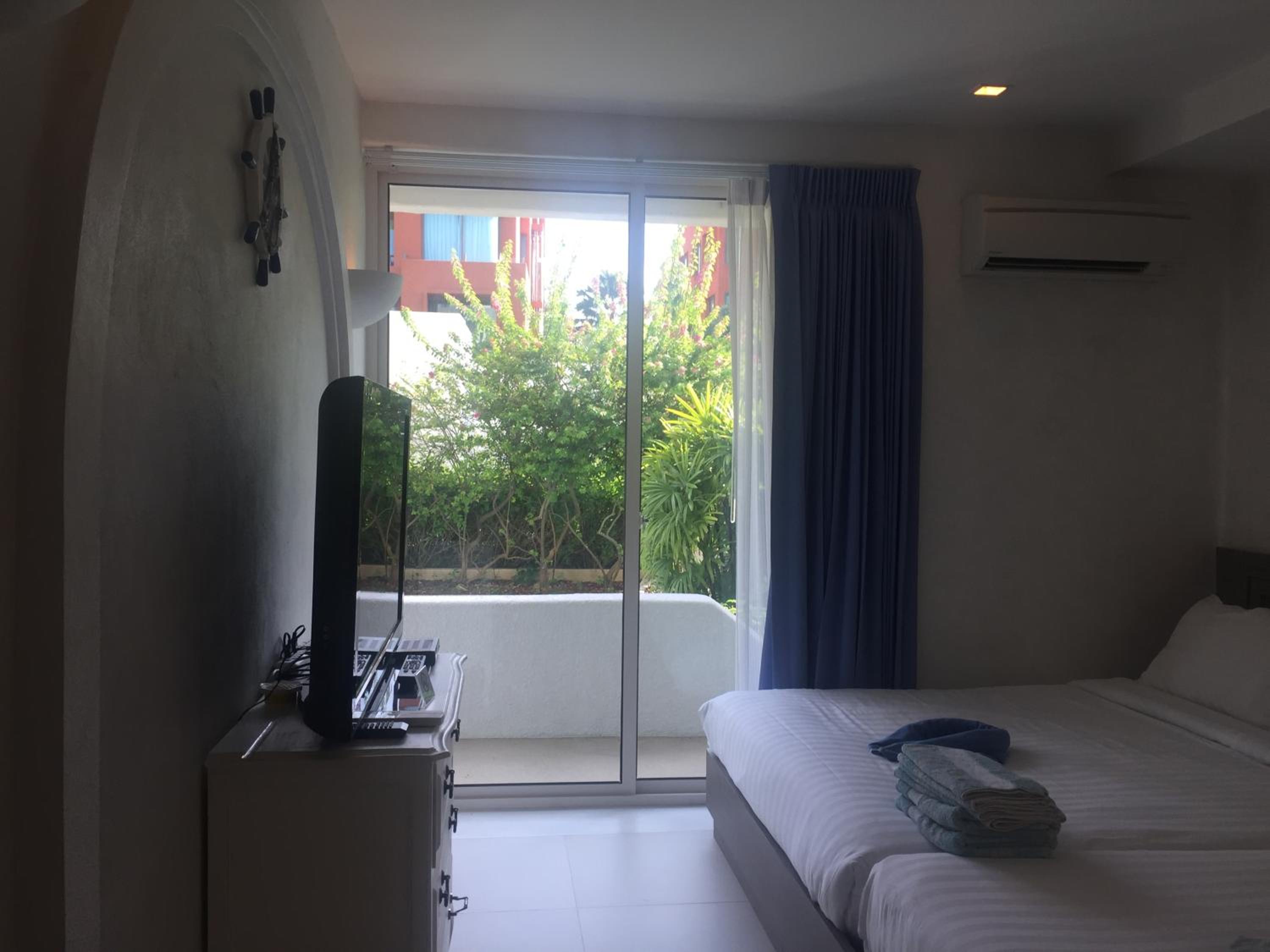 Apartment with Pool View  - Photo 22