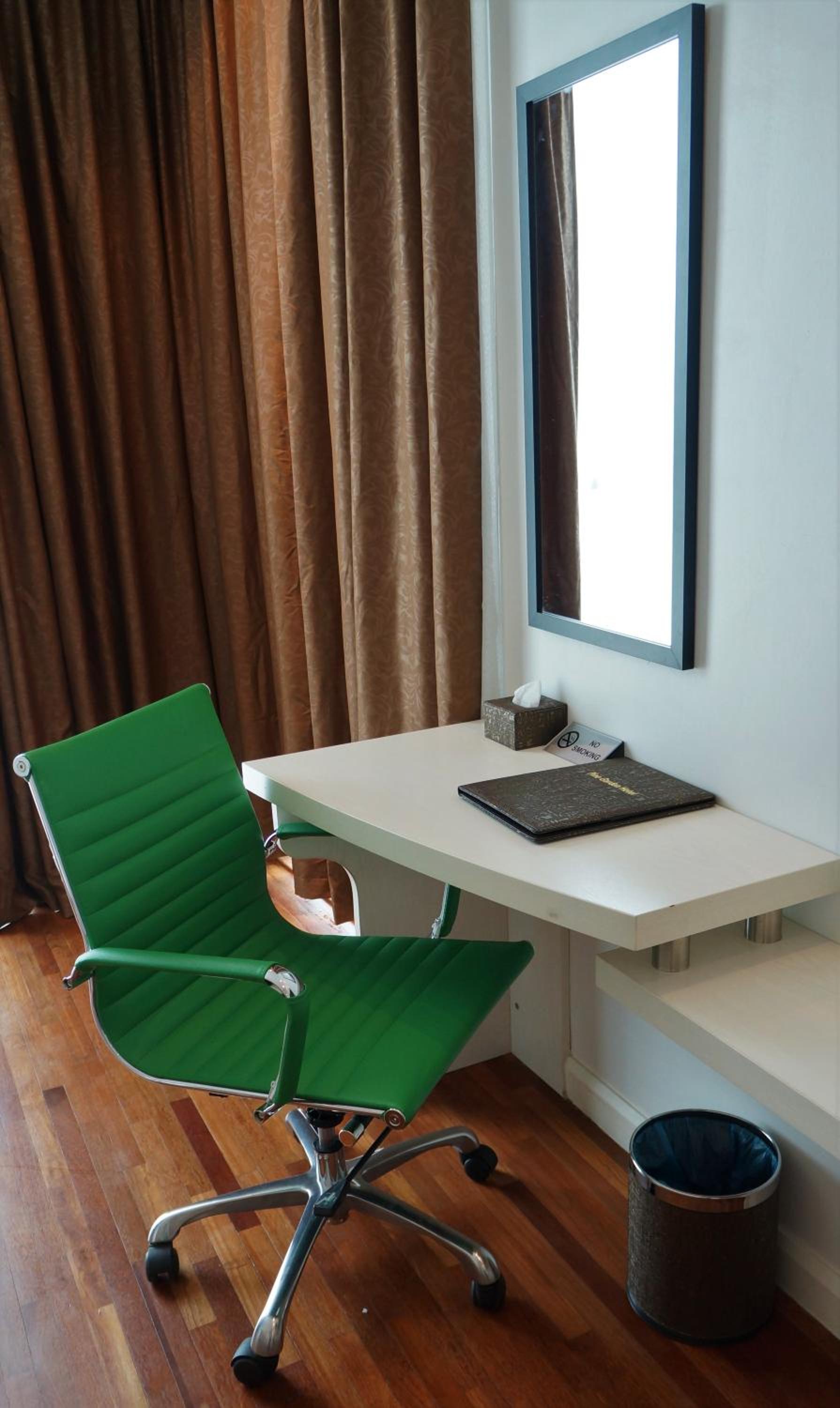 Deluxe King Room - Photo 3