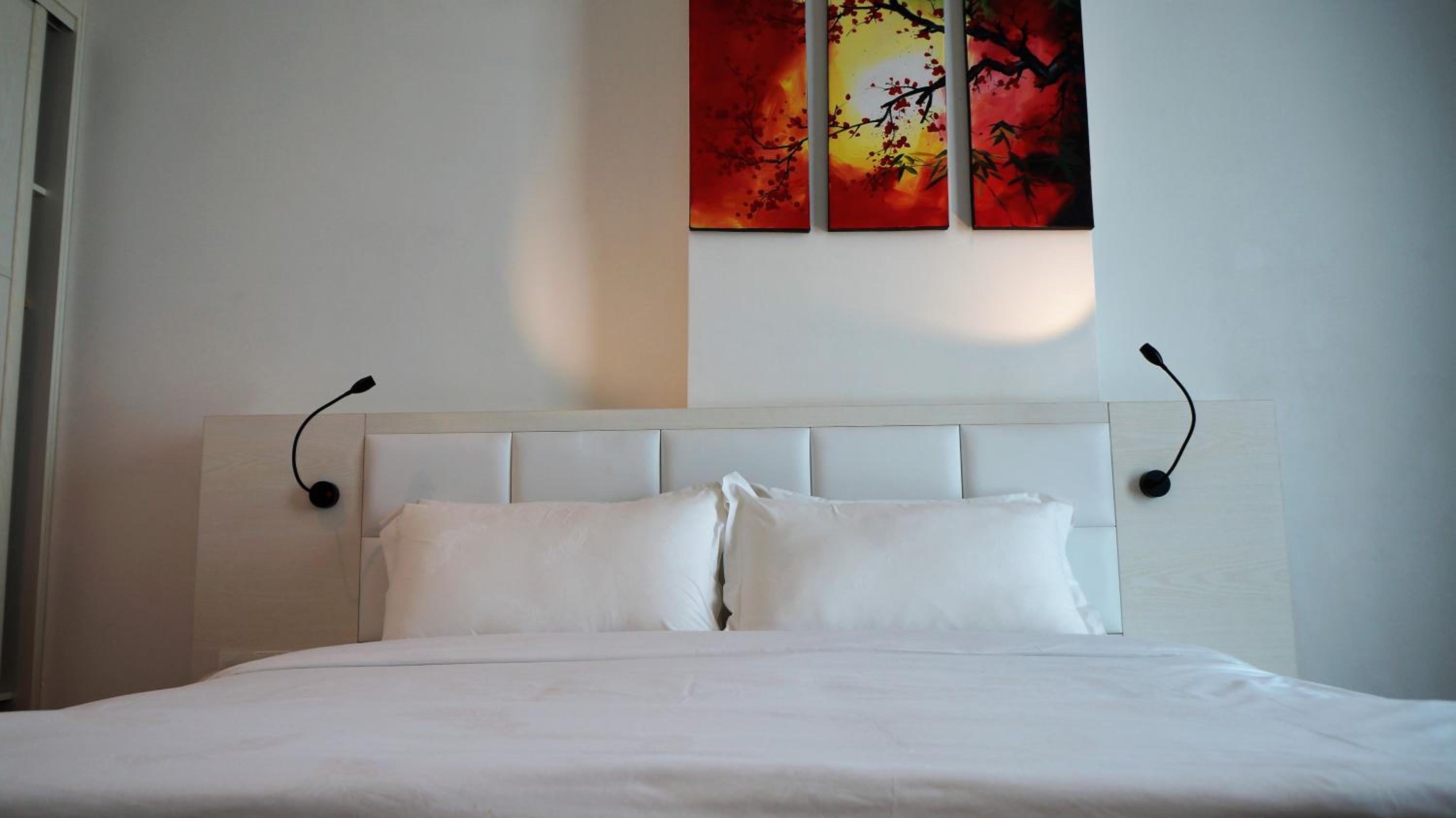 Deluxe King Room - Photo 4