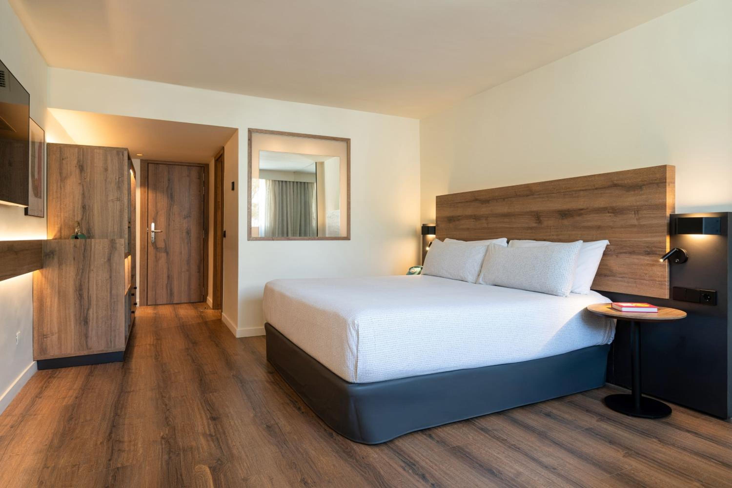 Innside Connecting Room
