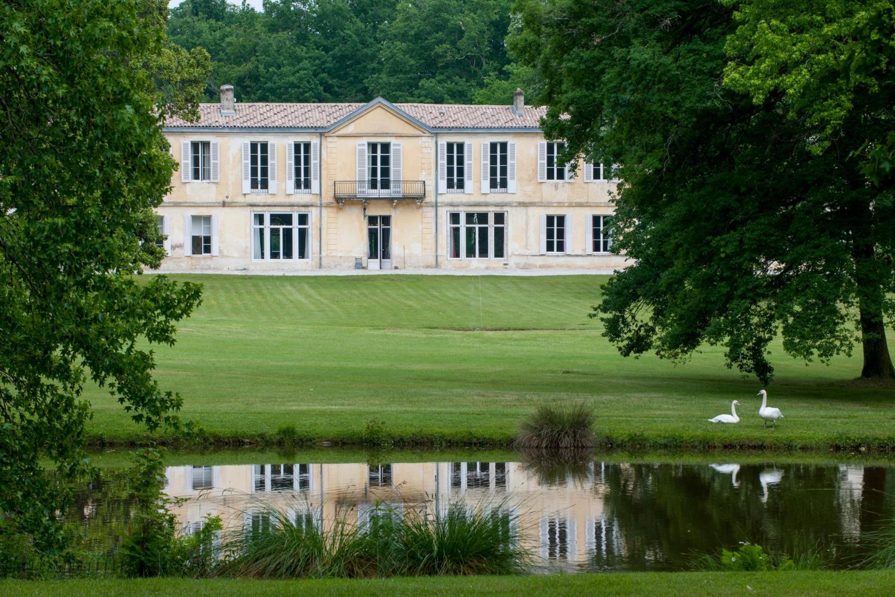 Suite Chartreuse du Thil, located 0.9 mile from Les Sources de Caudalie - Photo 5