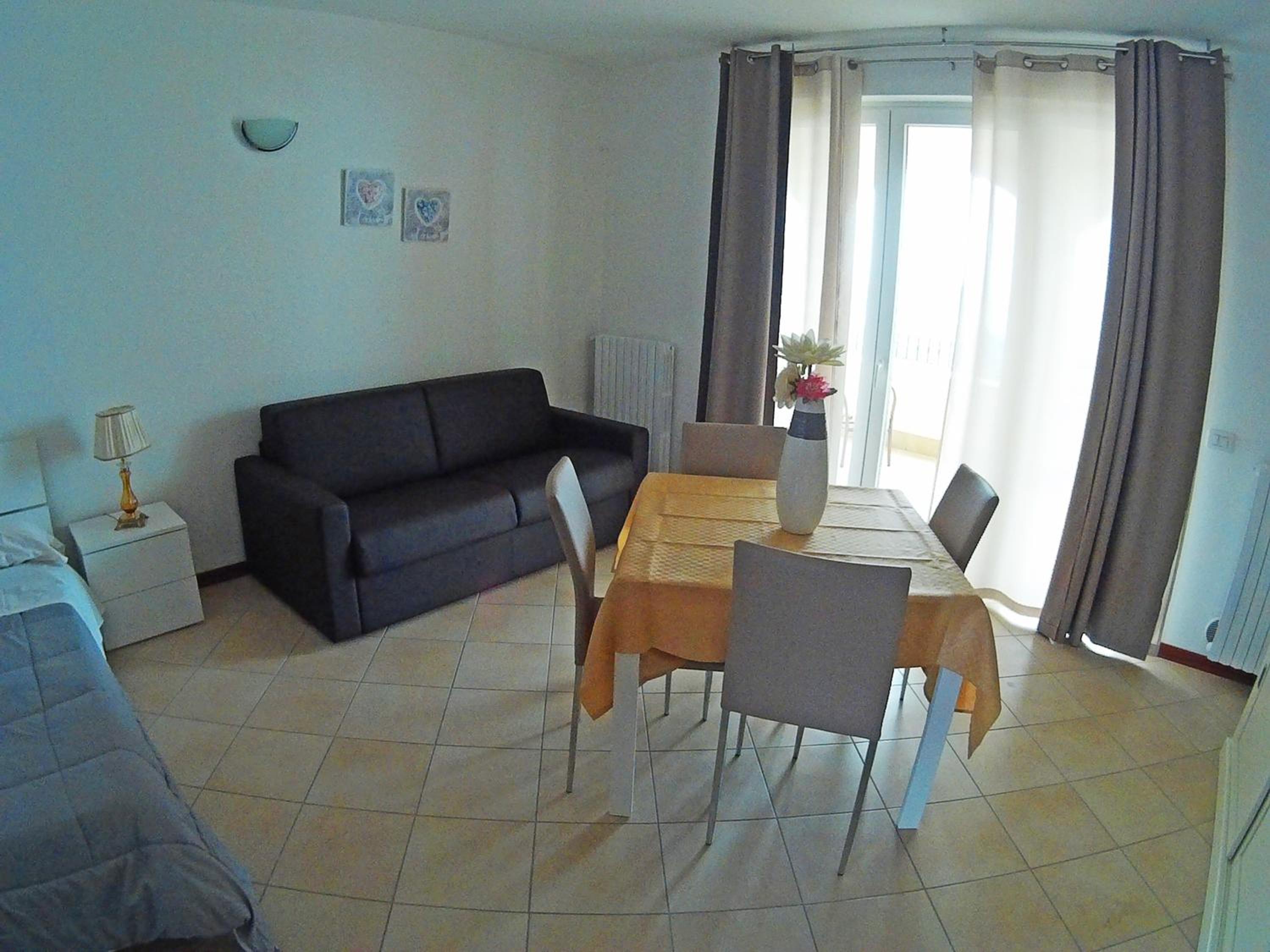 Studio Apartment - Photo 11