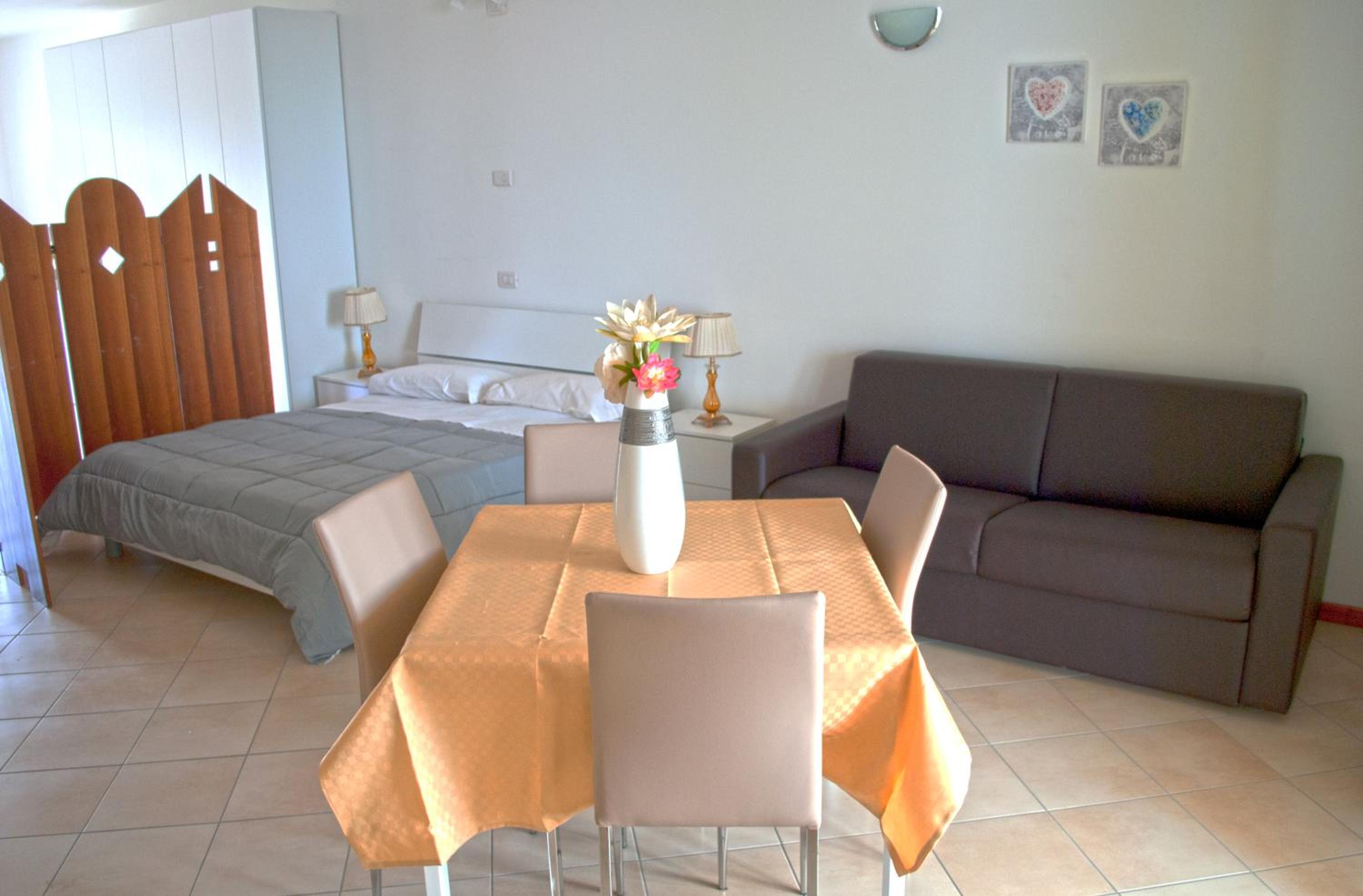 Studio Apartment - Photo 9