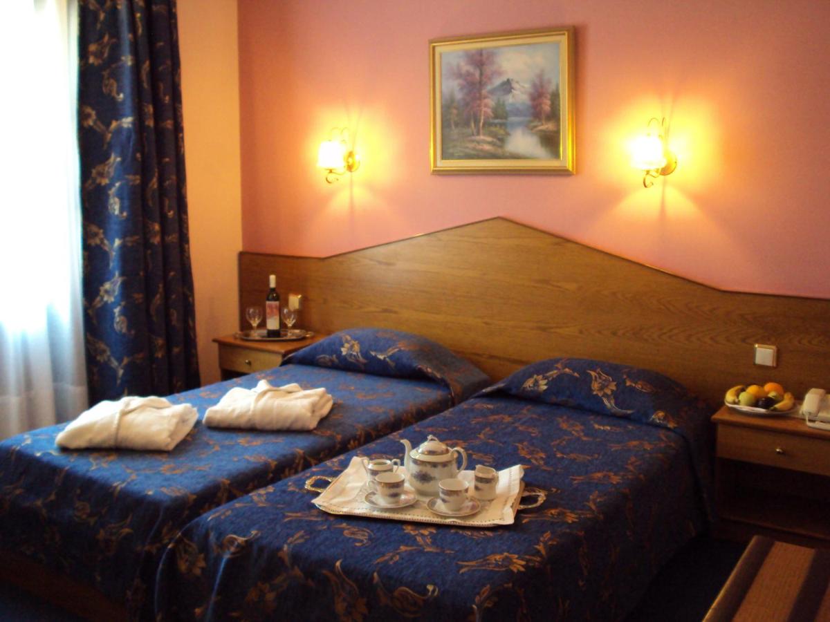 Double or Twin Room photo 2