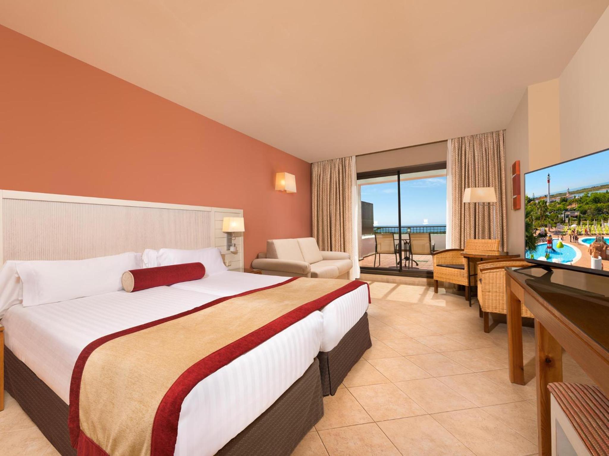 Double Family Room with Sea View - Photo 5