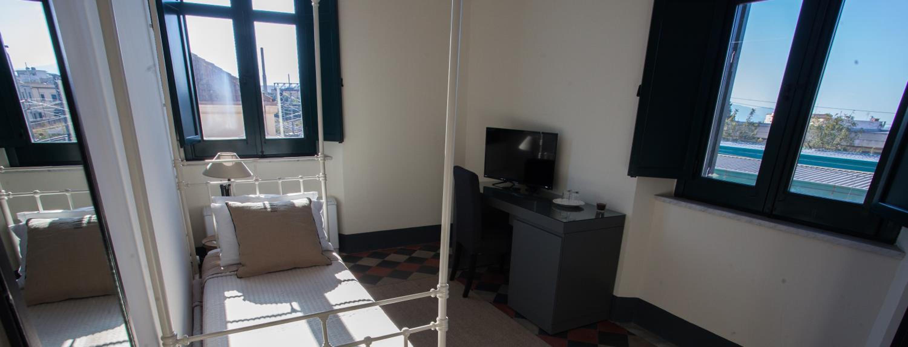 Standard Single Room With Shower photo 2