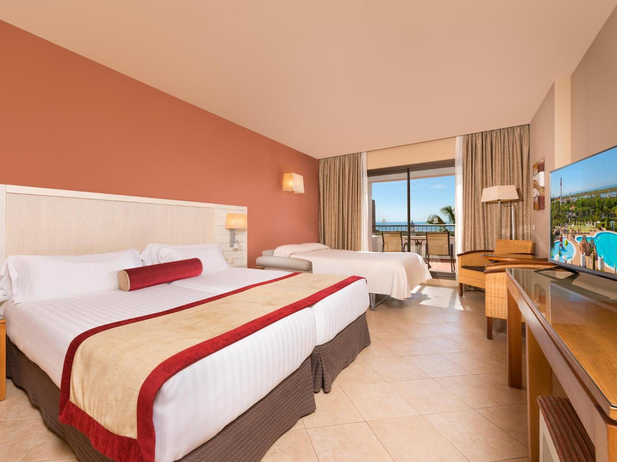 Double Family Room with Sea View - Photo 1
